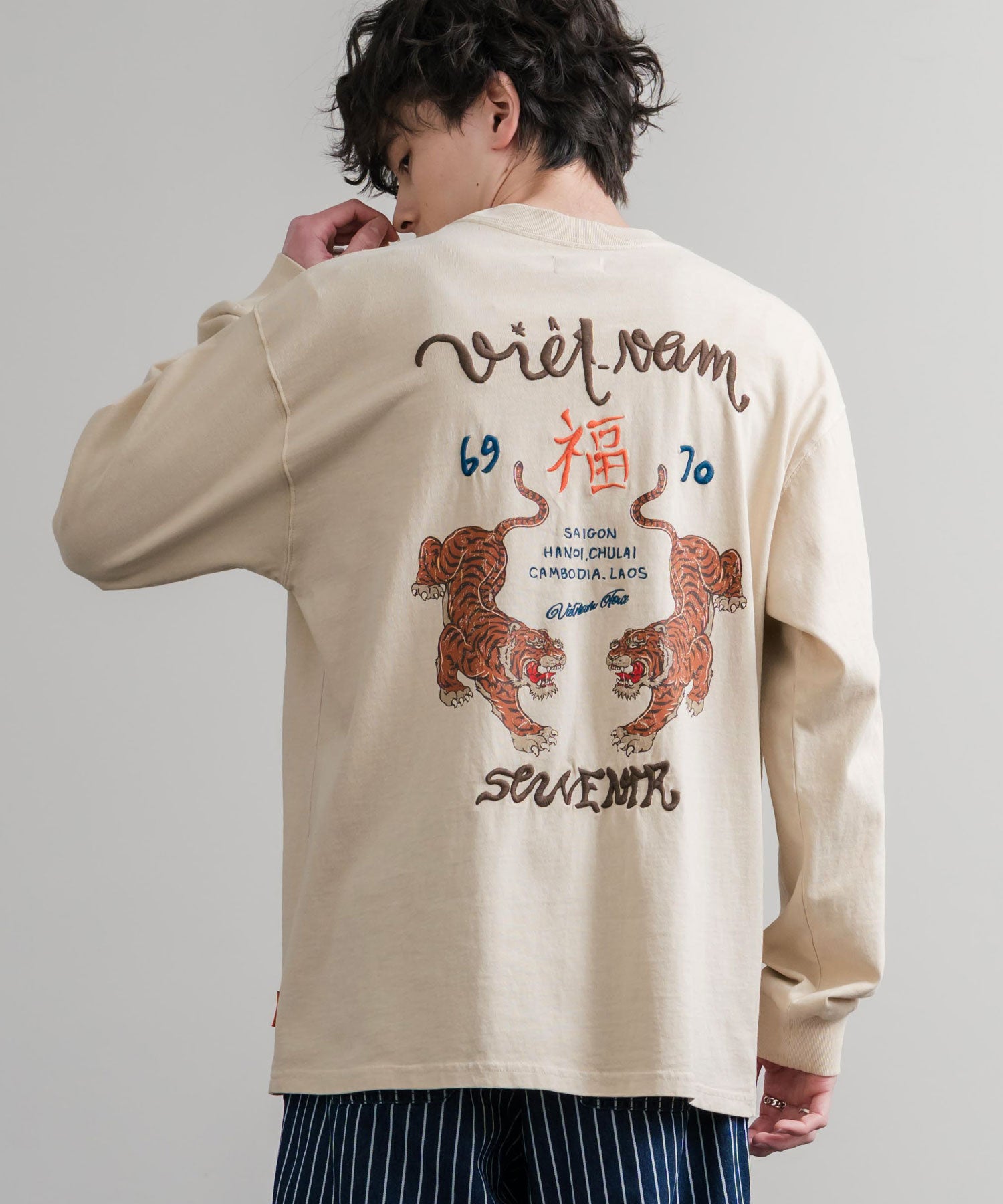 ロッキーモンロー Rocky Monroe カットソー 長袖 Tシャツ メンズ レディース ロンT 刺繍 プリント オーバーサイズ クルーネック 虎 KRIFF MAYER 2537203 15603 （17.チャコール） 17.チャコール