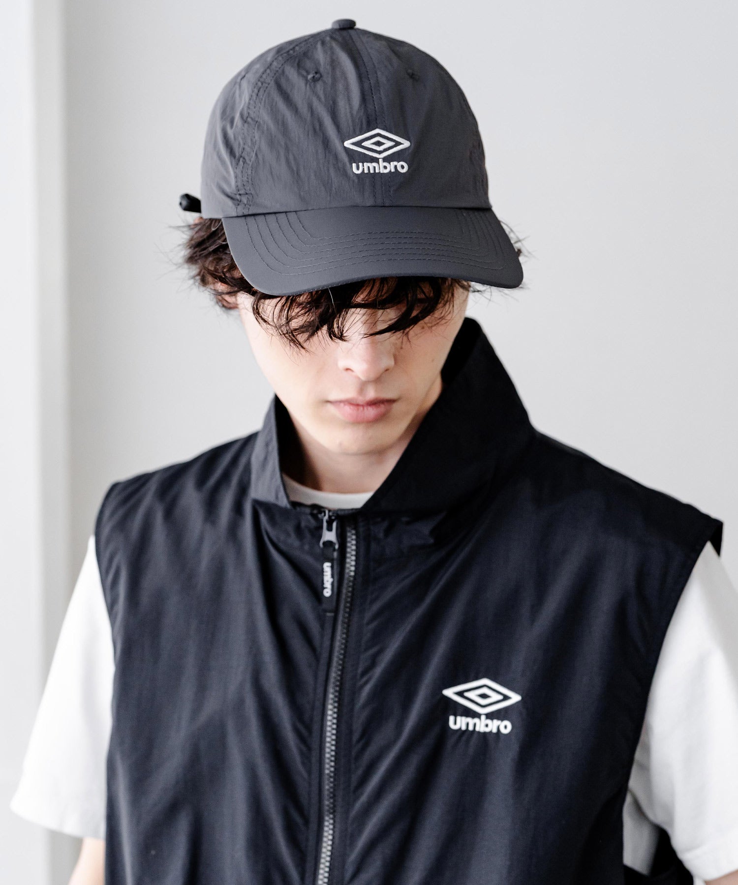 ロッキーモンロー Rocky Monroe UMBRO アンブロ 別注 ベースボールキャップ ローキャップ バンジーキャップ メンズ レディース 帽子 ナイロン 無地 アウトドア スポーツ 15351 （チャコール） チャコール