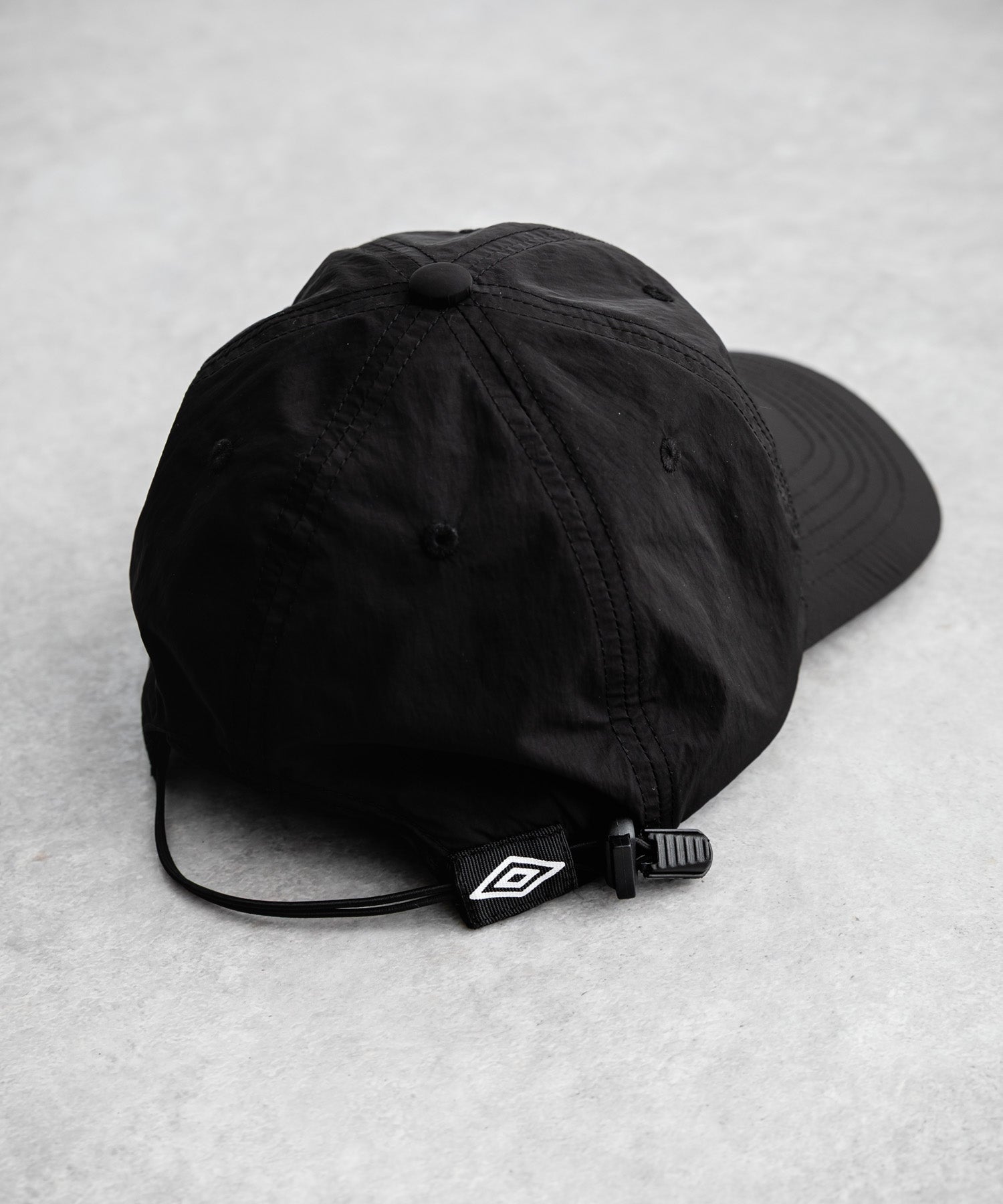ロッキーモンロー Rocky Monroe UMBRO アンブロ 別注 ベースボールキャップ ローキャップ バンジーキャップ メンズ レディース 帽子 ナイロン 無地 アウトドア スポーツ 15351 （チャコール） チャコール