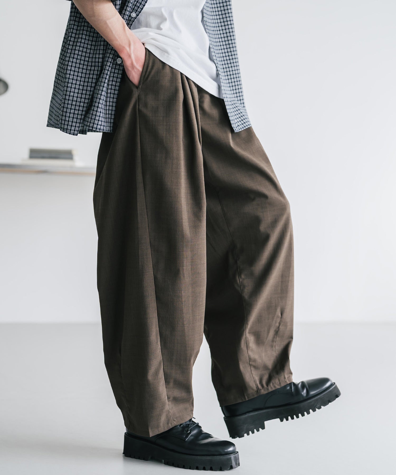 ロッキーモンロー Rocky Monroe バルーンパンツ カーブ バレル 接触冷感 メンズ ワイド イージー テーパード リラックス タック リネンライク 吸水速乾 ストレッチ ひんやり 軽い 15481 （ブラウン） ブラウン