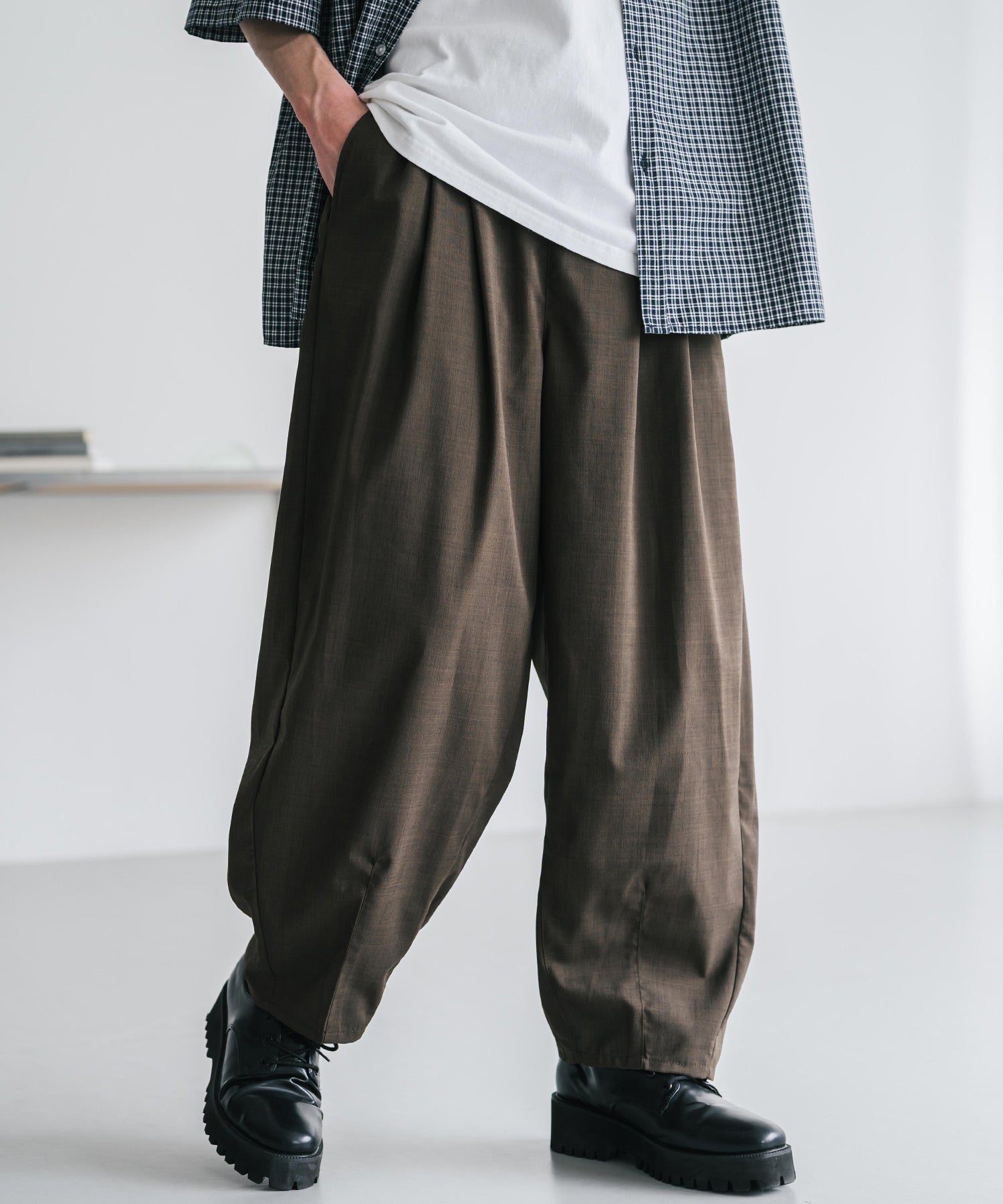 ロッキーモンロー Rocky Monroe バルーンパンツ カーブ バレル 接触冷感 メンズ ワイド イージー テーパード リラックス タック リネンライク 吸水速乾 ストレッチ ひんやり 軽い 15481 （ブラウン） ブラウン