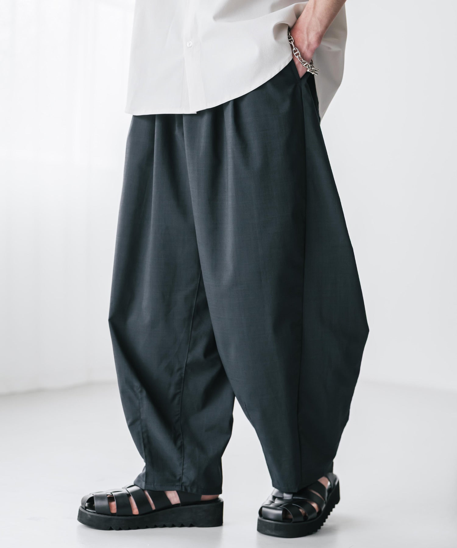 ロッキーモンロー Rocky Monroe バルーンパンツ カーブ バレル 接触冷感 メンズ ワイド イージー テーパード リラックス タック リネンライク 吸水速乾 ストレッチ ひんやり 軽い 15481 （チャコール） チャコール