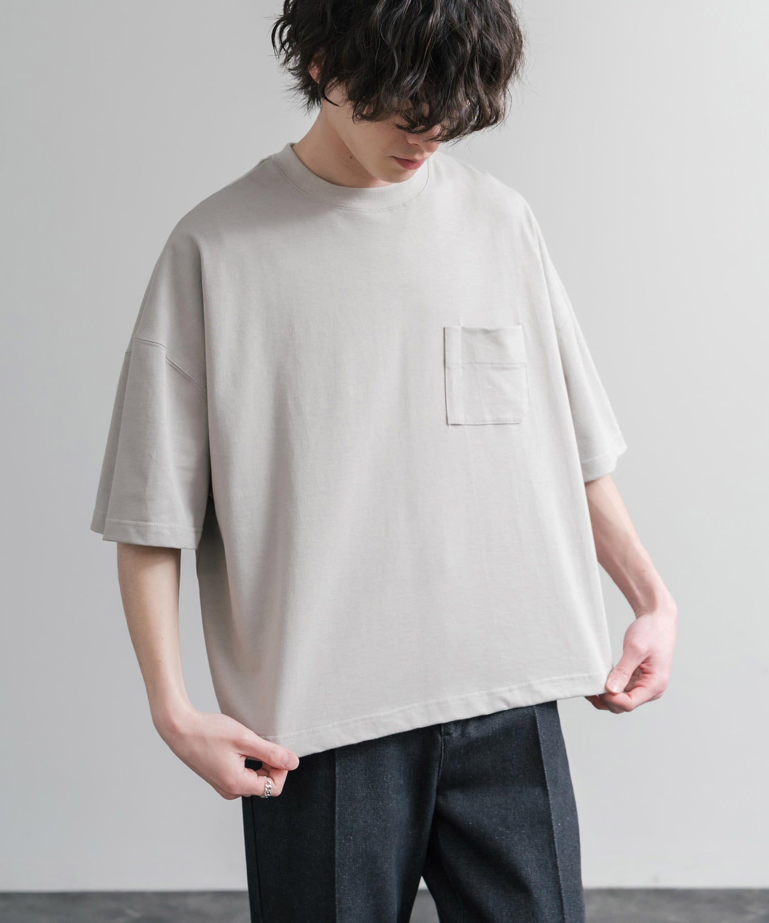 ロッキーモンロー Rocky Monroe Tシャツ メンズ カットソー クロップド ボックスシルエット オーバーサイズ グラスポケット 日本製 Upscape Audience  AUD6654 15873 （シルバーグレー） シルバーグレー