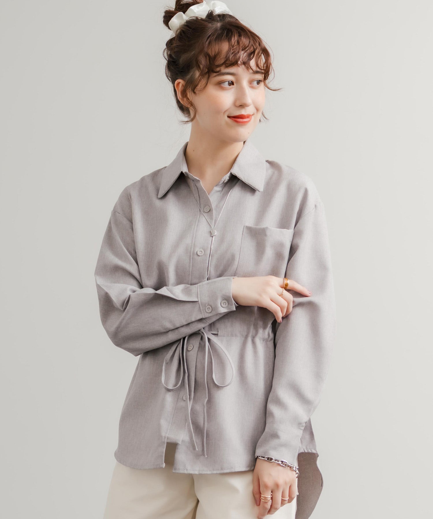 ロッキーモンロー Rocky Monroe カジュアルシャツ 長袖 レディース トップス 無地 レギュラーカラー ドロスト ウエスト紐 リラックス ゆったり センターボックス 胸ポケット 14923 （グレー） グレー