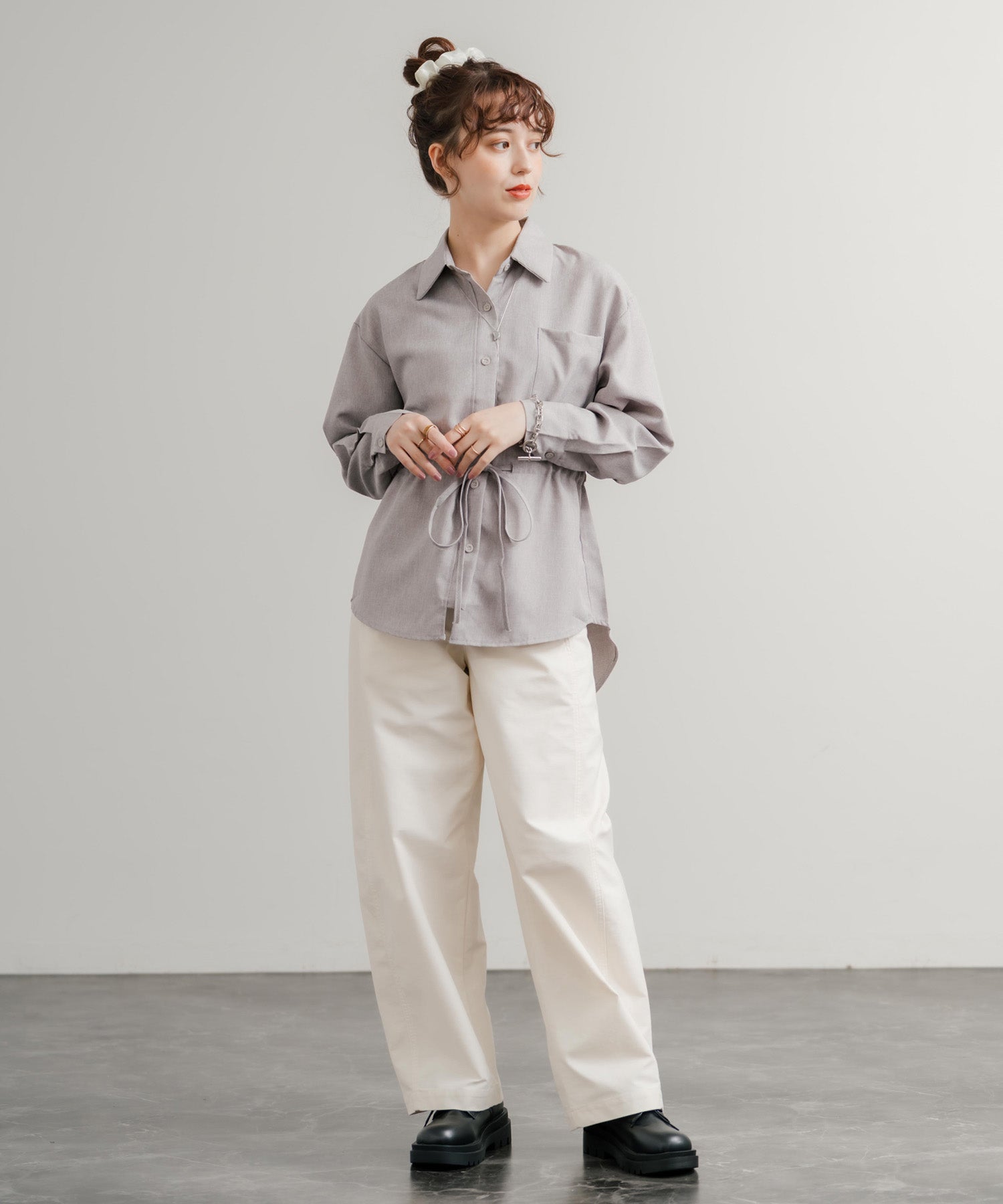 ロッキーモンロー Rocky Monroe カジュアルシャツ 長袖 レディース トップス 無地 レギュラーカラー ドロスト ウエスト紐 リラックス ゆったり センターボックス 胸ポケット 14923 （グレー） グレー