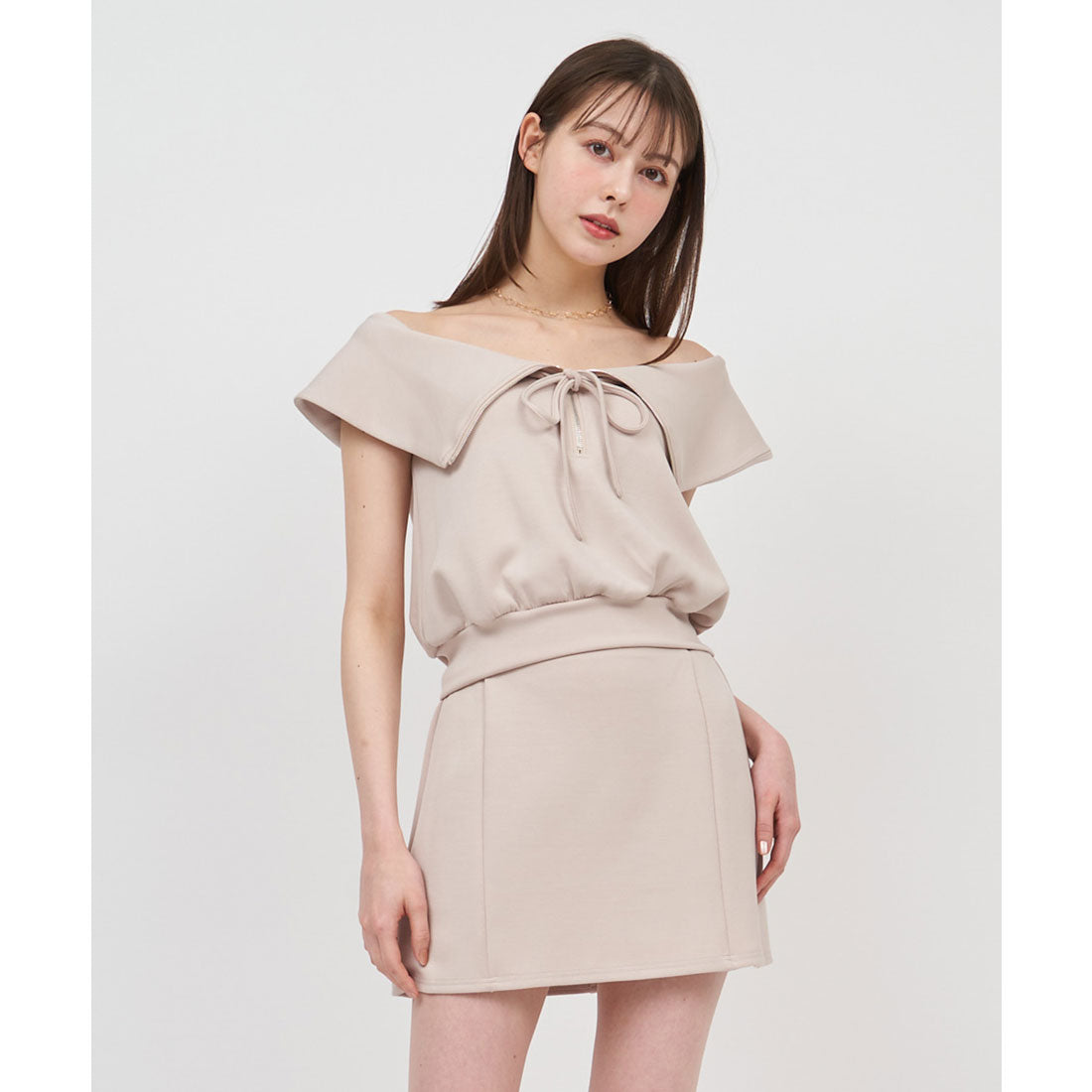Royal Party Half ZIP Off-Shoulder Cut Top