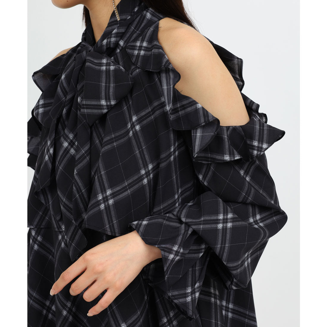 ロイヤルパーティー ROYAL PARTY リボン付コールドショルダー長袖ブラウスセットアップ （ブラック） ブラック