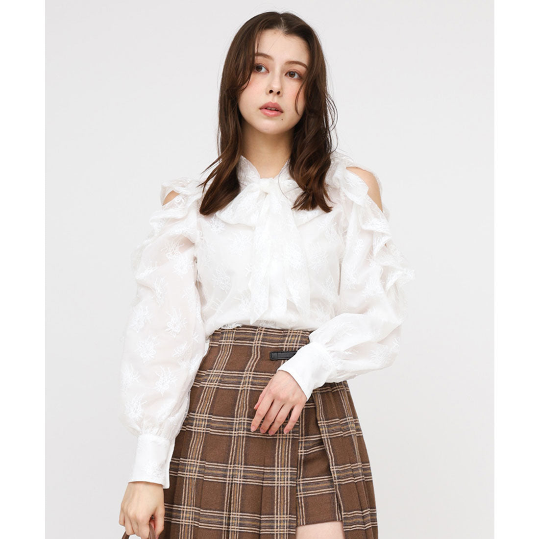 ロイヤルパーティー ROYAL PARTY レースコールドショルダーリボンブラウス （オフホワイト） オフホワイト