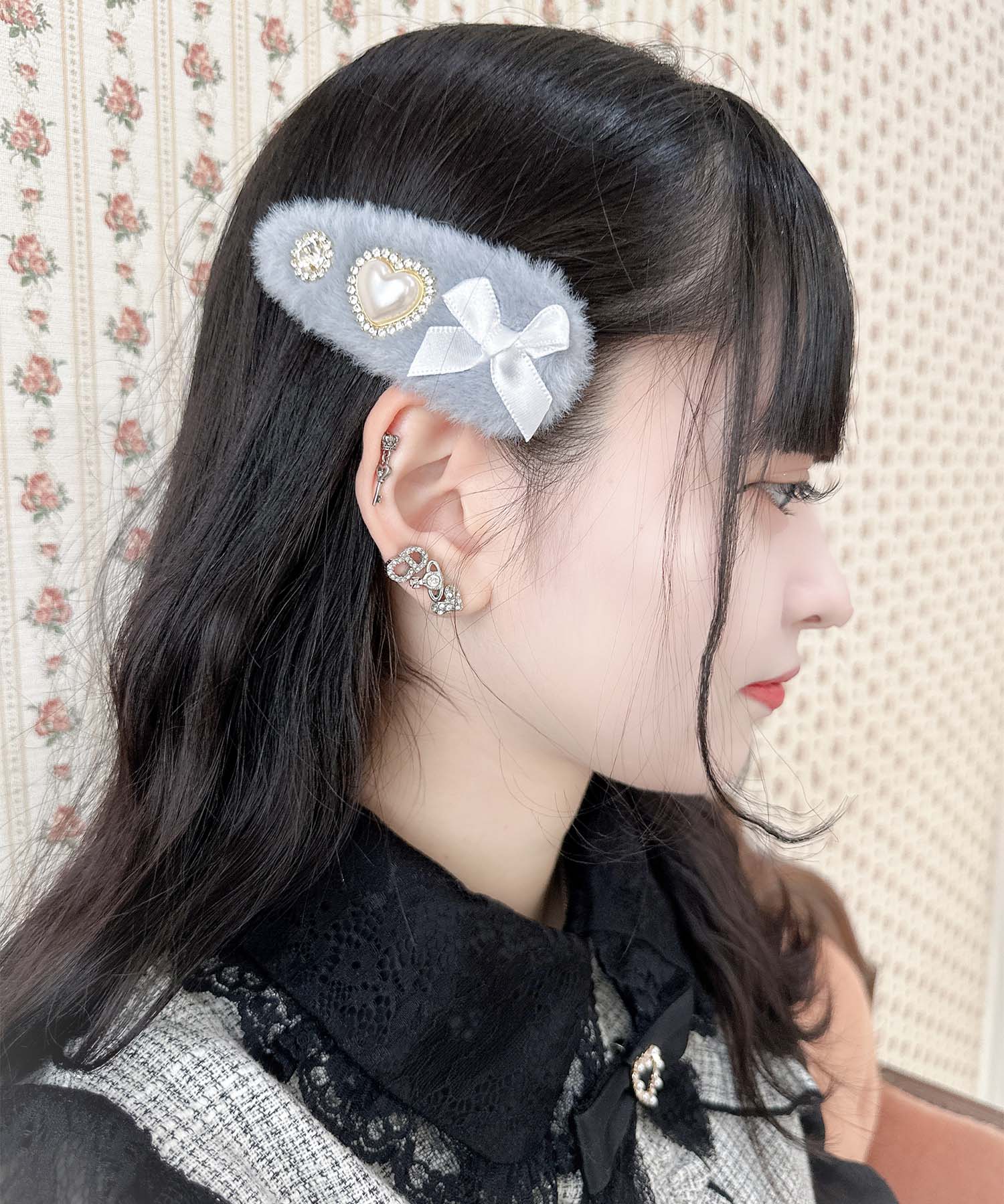 ROJITA 蓬鬆毛皮夾帶絲帶