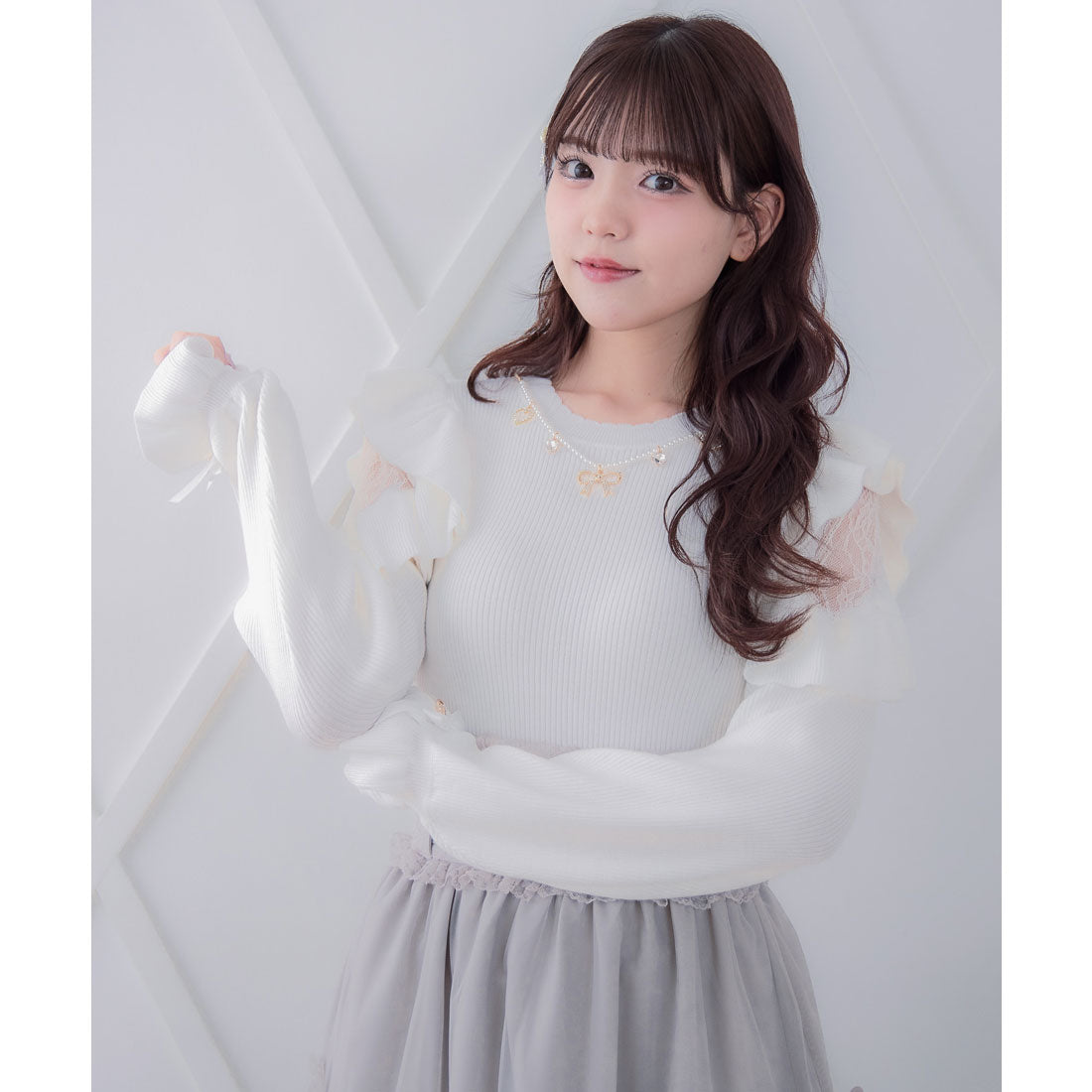 ロジータ ROJITA ネックレス付肩ボリュームフリルニットトップス （ホワイト） ホワイト