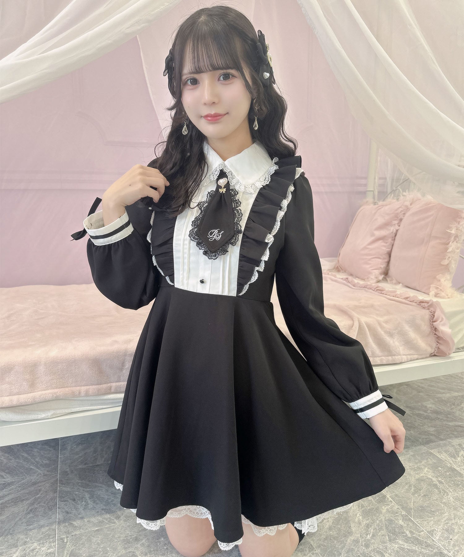ロジータ ROJITA ロゴ入りネクタイ付きスリーブデザインワンピース （ブラック） ブラック