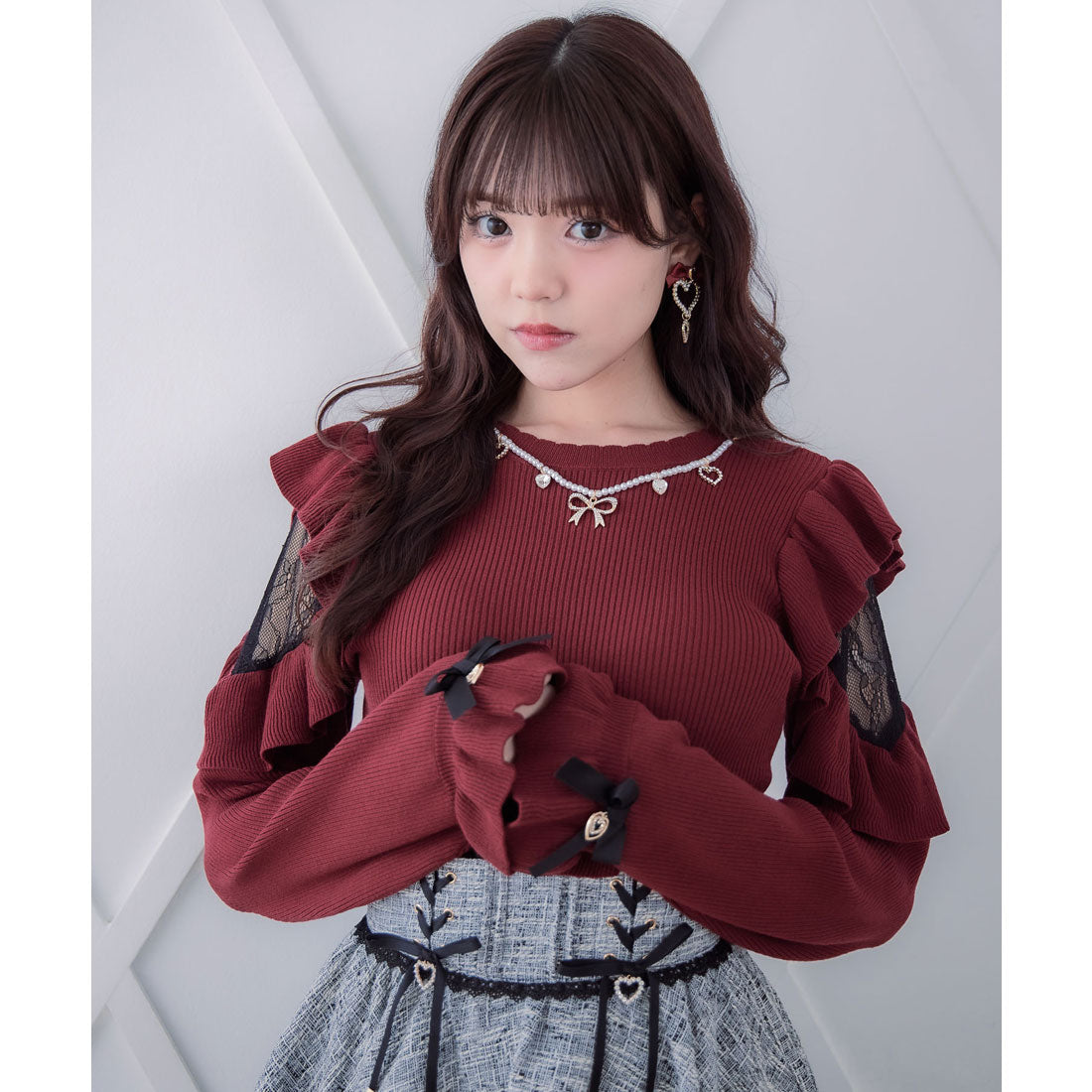 ロジータ ROJITA ネックレス付肩ボリュームフリルニットトップス （ボルドー） ボルドー