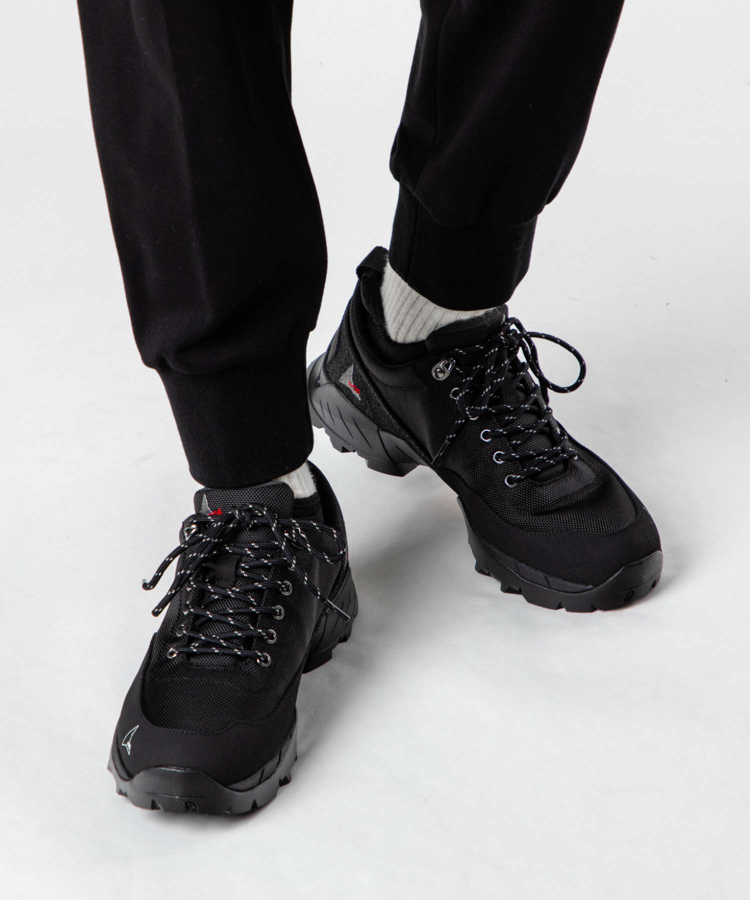 ロア ROA ロア ROA NFA10-001 スニーカー Neal メンズ シューズ ニール テクニカルシューズ カジュアル 靴 ロゴ ローカット Vibram ビブラムソール アウトドア （ブラック） ブラック