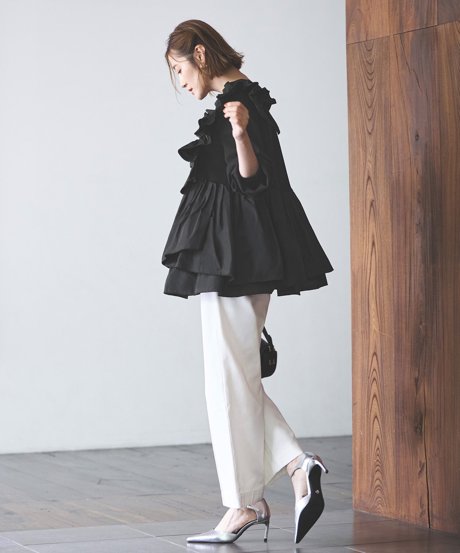 ルイルエブティック RUIRUE BOUTIQUE 洗える ｜ ショルダー フリル ペプラム TOPS ｜ 長袖 トップス 二の腕カバー 体型カバー 袖ボリューム オフィスカジュアル 通勤服 華やか カットソー ブラウス （ブラック） ブラック