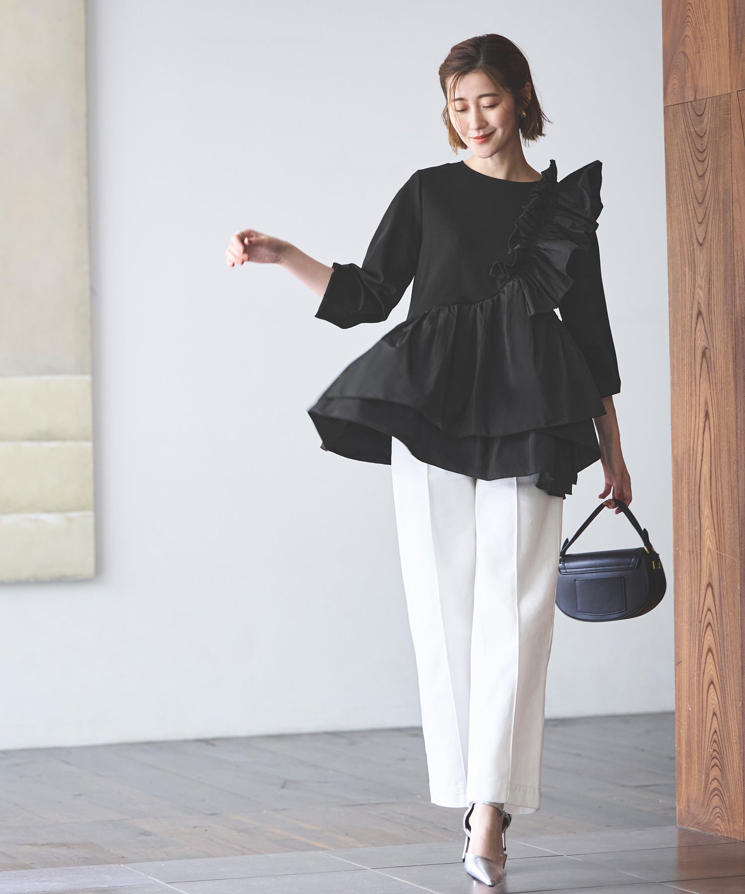 ルイルエブティック RUIRUE BOUTIQUE 洗える ｜ ショルダー フリル ペプラム TOPS ｜ 長袖 トップス 二の腕カバー 体型カバー 袖ボリューム オフィスカジュアル 通勤服 華やか カットソー ブラウス （ブラック） ブラック