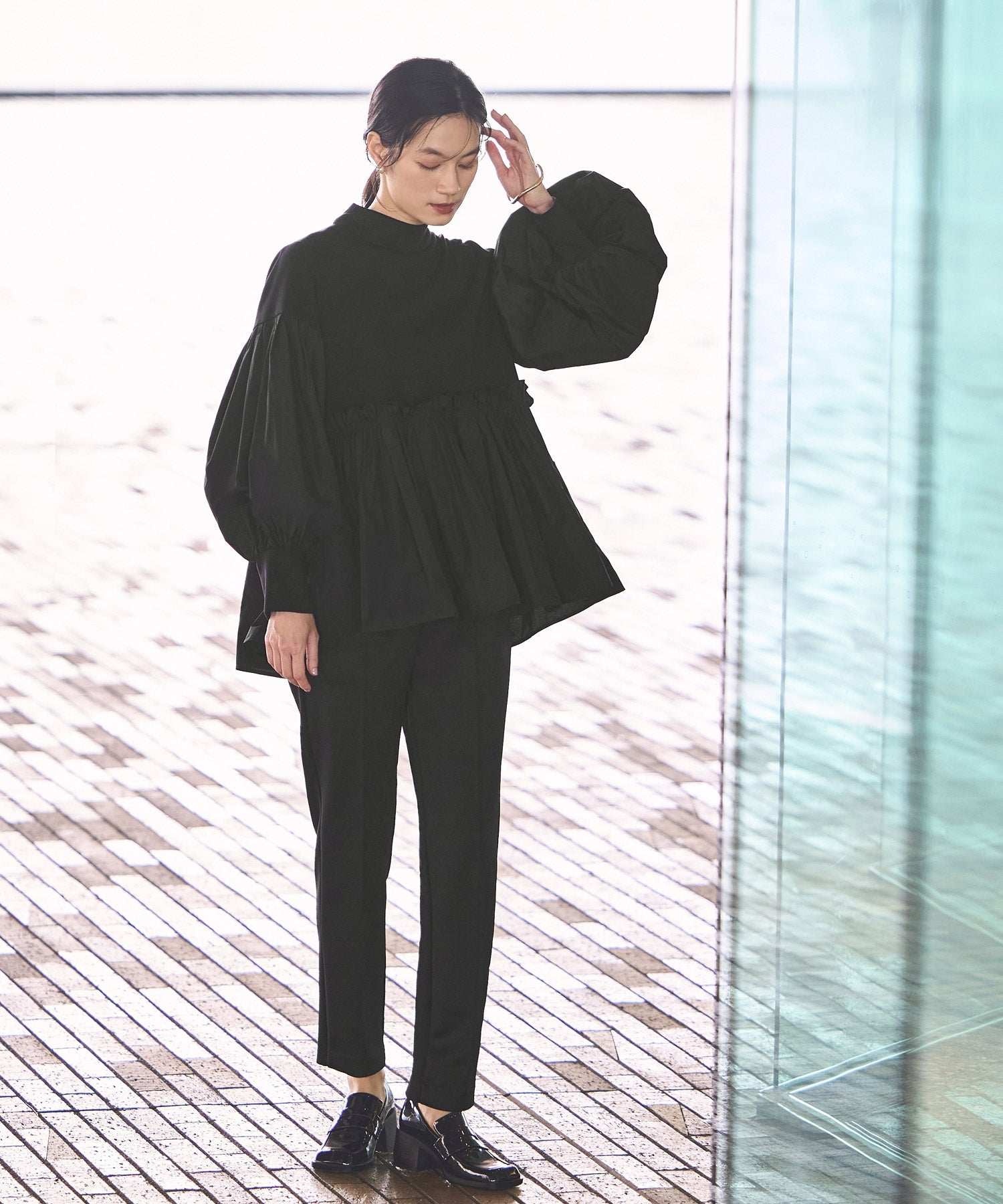 ルイルエブティック RUIRUE BOUTIQUE 異素材フリルペプラムボリュームスリーブトップス