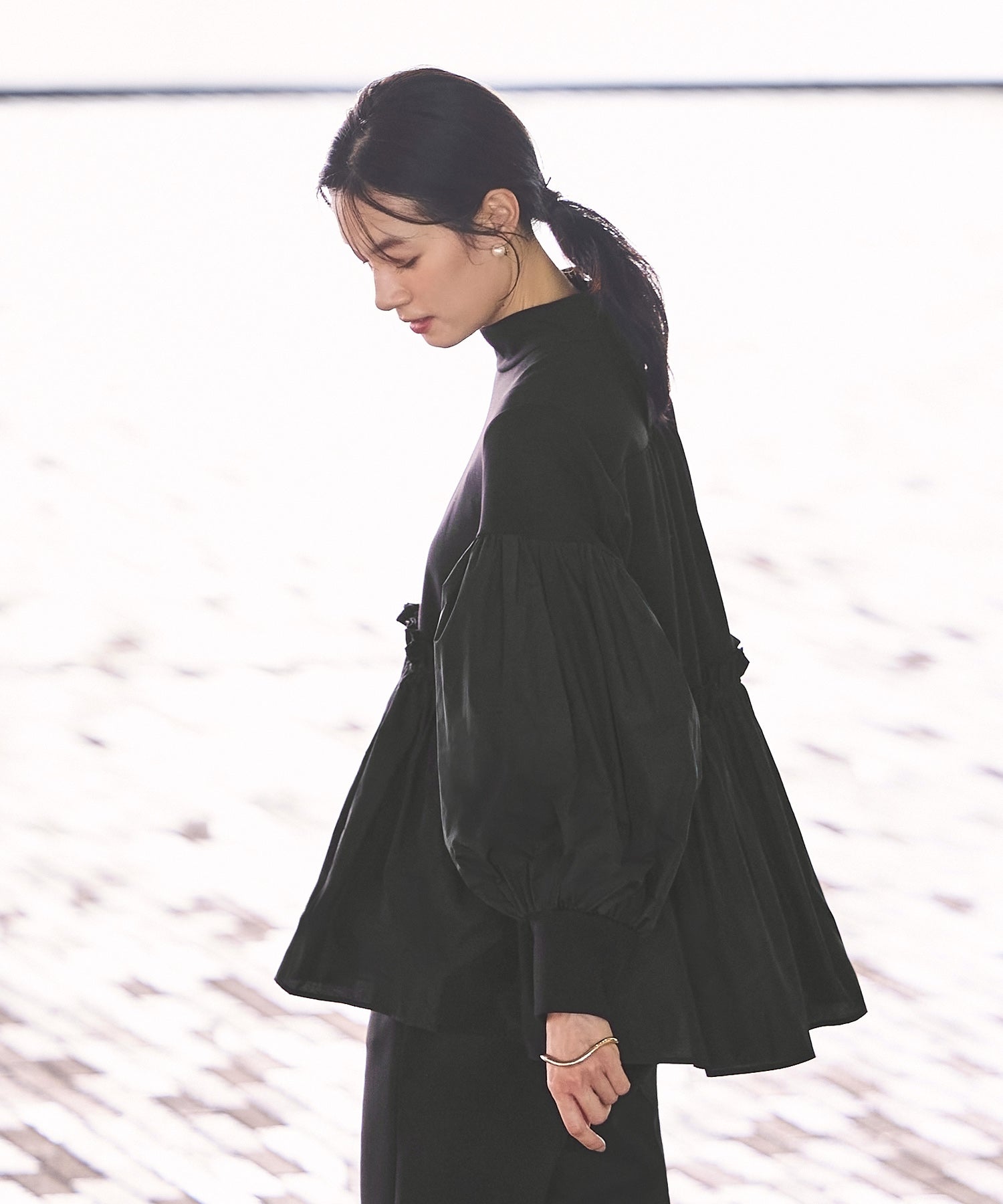 ルイルエブティック RUIRUE BOUTIQUE 異素材フリルペプラムボリュームスリーブトップス