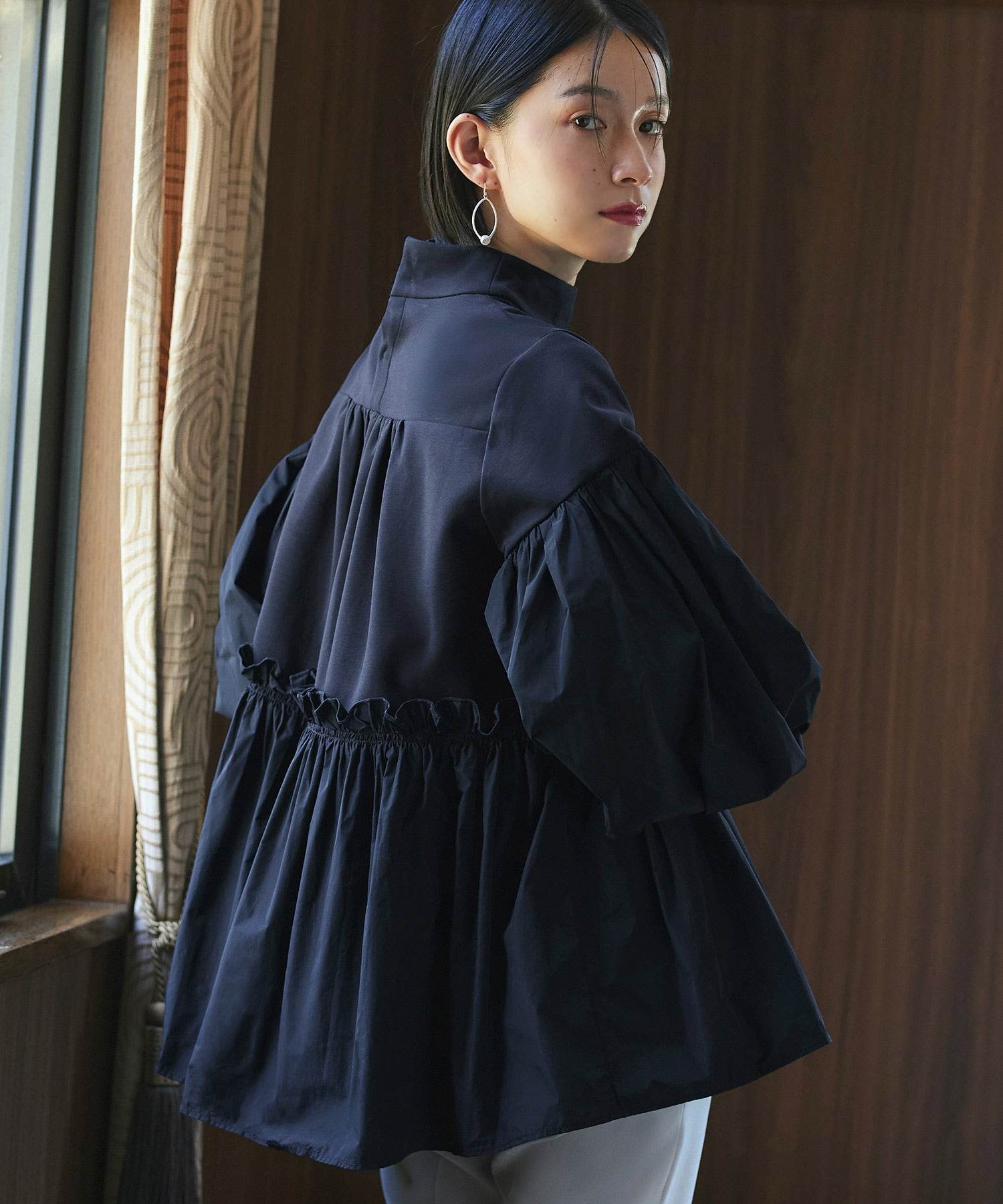 ルイルエブティック RUIRUE BOUTIQUE 異素材フリルペプラムボリュームスリーブトップス