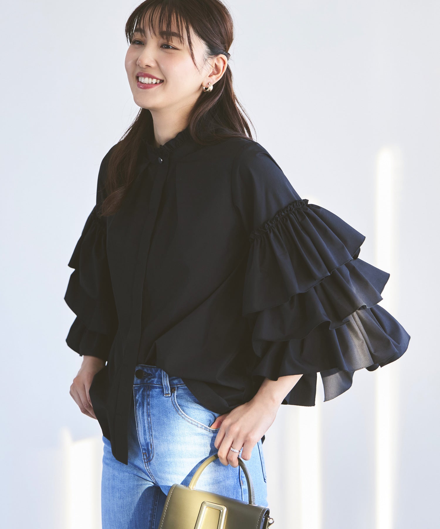 ルイルエブティック RUIRUE BOUTIQUE 洗える ｜ トリプル フリルスリーブ ブラウス ｜ レディース 体型カバー 長袖 オフィスカジュアル きれいめ 上品 無地 華やか トップス シャツ （ブラック） ブラック