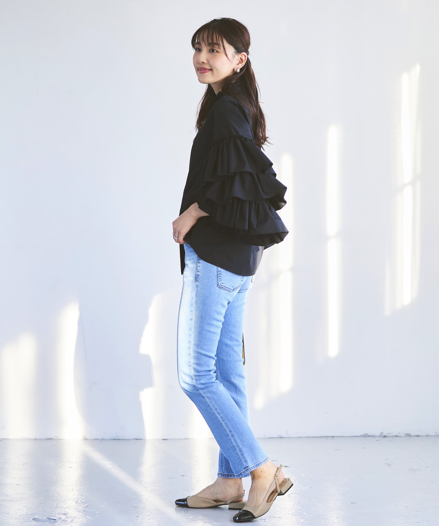 ルイルエブティック RUIRUE BOUTIQUE 洗える ｜ トリプル フリルスリーブ ブラウス ｜ レディース 体型カバー 長袖 オフィスカジュアル きれいめ 上品 無地 華やか トップス シャツ （ブラック） ブラック