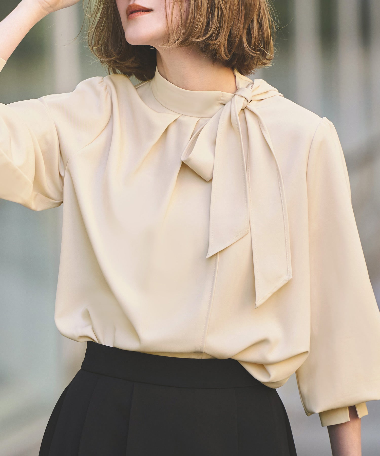ルイルエブティック RUIRUE BOUTIQUE 洗える ｜ サイド ボウタイブラウス ｜ レディース 体型カバー 長袖 オフィスカジュアル きれいめ 上品 無地 トップス シャツ ブラウス （ライトベージュ） ライトベージュ