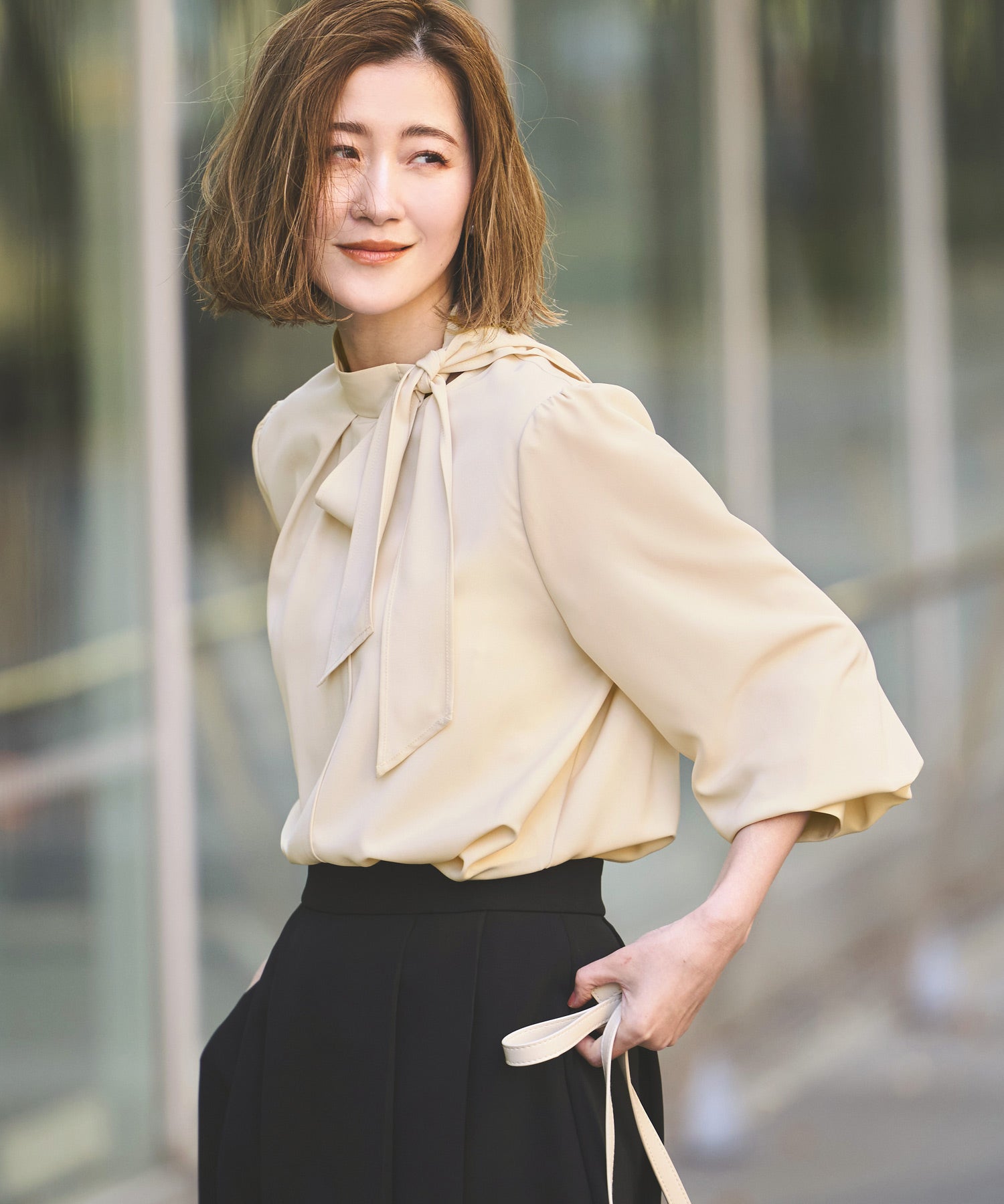 ルイルエブティック RUIRUE BOUTIQUE 洗える ｜ サイド ボウタイブラウス ｜ レディース 体型カバー 長袖 オフィスカジュアル きれいめ 上品 無地 トップス シャツ ブラウス （ライトベージュ） ライトベージュ