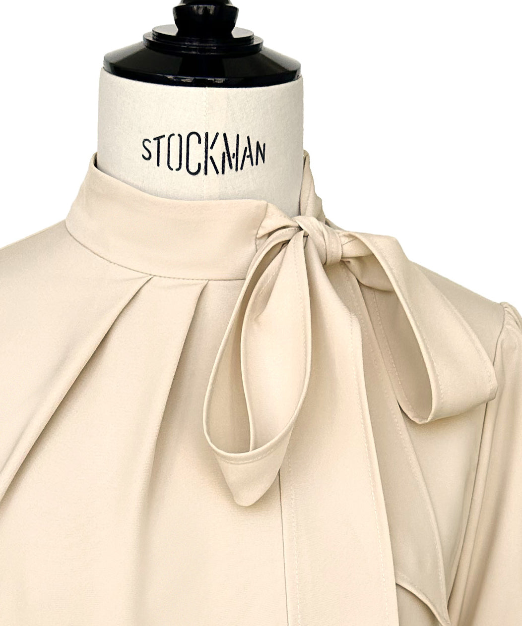 ルイルエブティック RUIRUE BOUTIQUE 洗える ｜ サイド ボウタイブラウス ｜ レディース 体型カバー 長袖 オフィスカジュアル きれいめ 上品 無地 トップス シャツ ブラウス （ライトベージュ） ライトベージュ