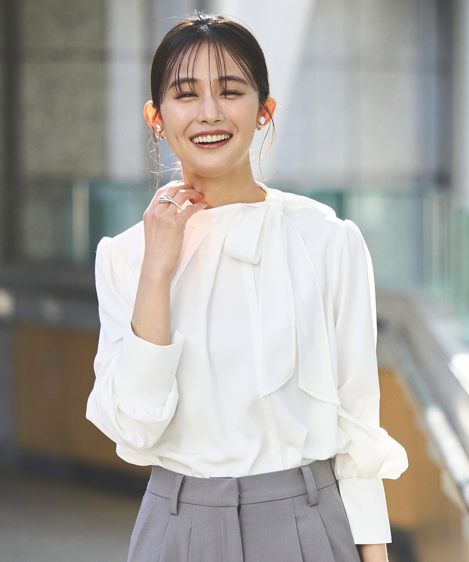 ルイルエブティック RUIRUE BOUTIQUE 洗える ｜ サイド ボウタイブラウス ｜ レディース 体型カバー 長袖 オフィスカジュアル きれいめ 上品 無地 トップス シャツ ブラウス （ホワイト） ホワイト