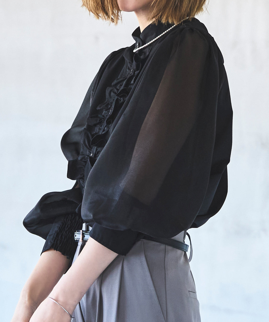 ルイルエブティック RUIRUE BOUTIQUE 洗える ｜ オーガンジー スリーブ フロントフリル ブラウス ｜ レディース 体型カバー 長袖 オフィスカジュアル きれいめ 上品 無地 華やか トップス シャツ （ブラック） ブラック