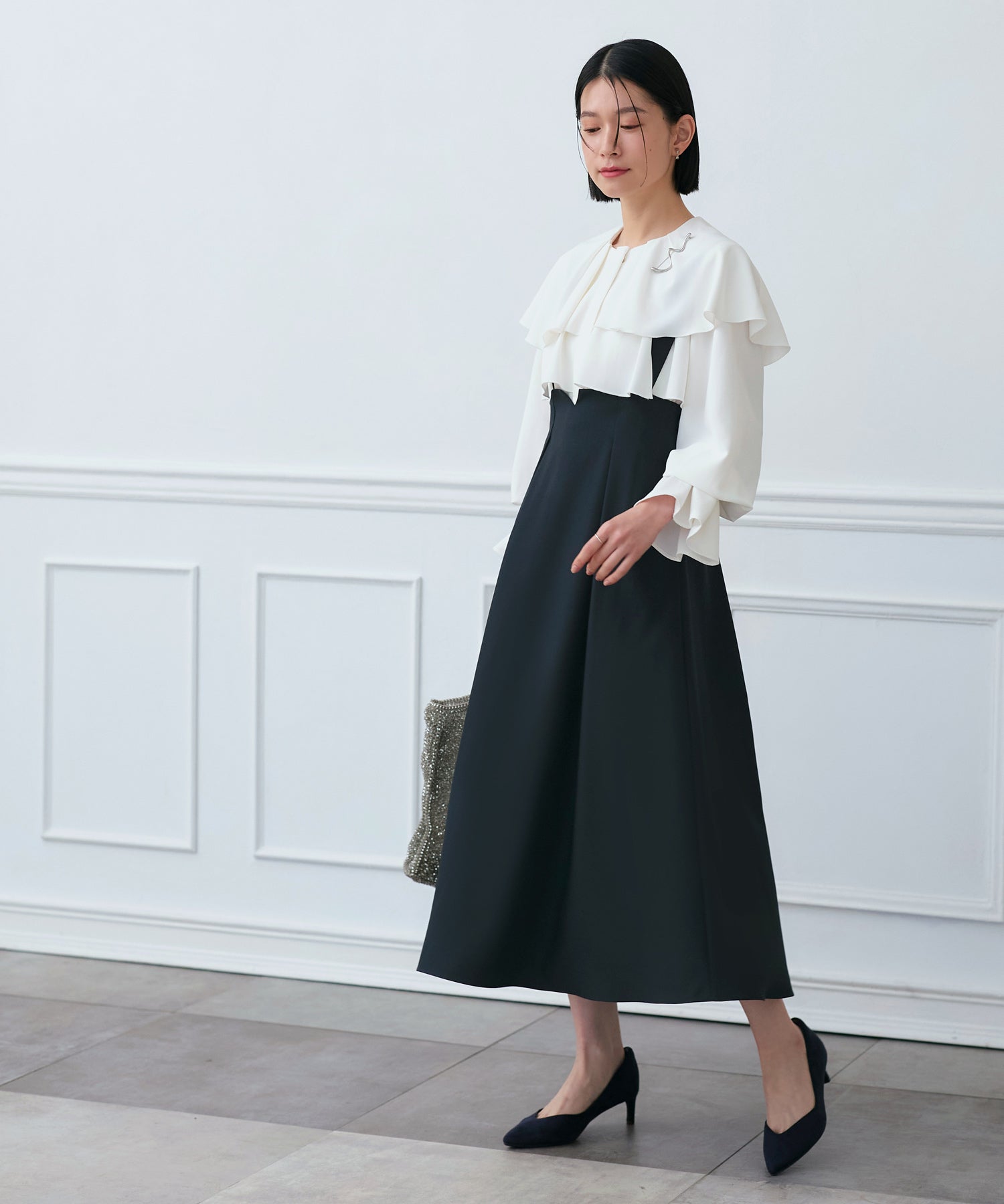 ルイルエブティック RUIRUE BOUTIQUE ケープカラーフリルブラウス＆ハイウエストジャンパースカートセット（ホワイト×ネイビー） ホワイト×ネイビー