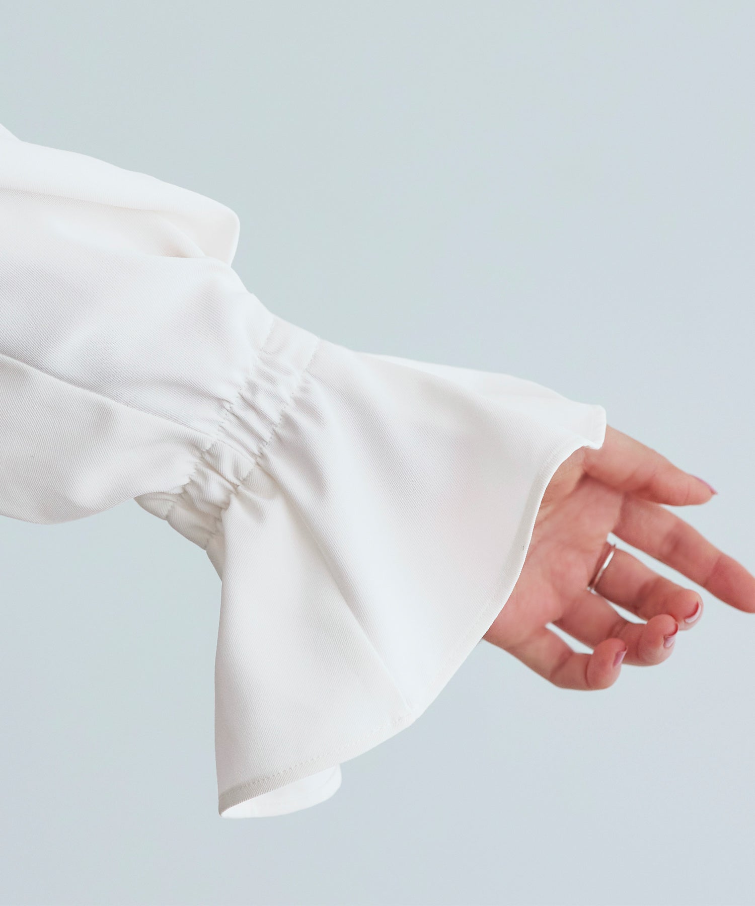 ルイルエブティック RUIRUE BOUTIQUE ケープカラーフリルブラウス＆ハイウエストジャンパースカートセット（ホワイト×ネイビー） ホワイト×ネイビー