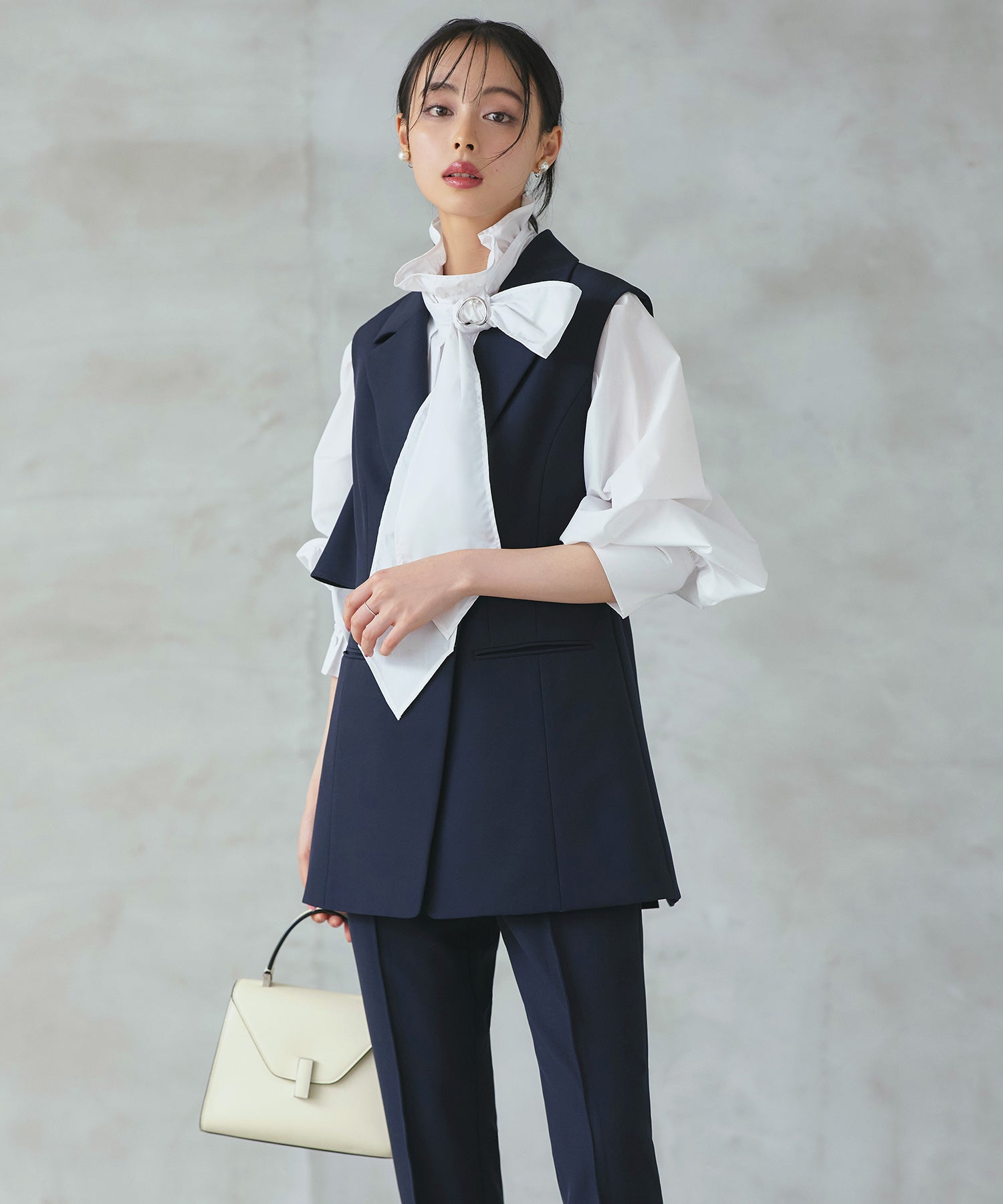 ルイルエブティック RUIRUE BOUTIQUE ストレッチ ｜ テーラード バックフリル ジレ ＆ スリムパンツ スーツ ｜ 入学式 卒業式 セレモニー フォーマル オフィスカジュアル 美脚 セットアップ ママスーツ （ダークネイビー） ダークネイビー