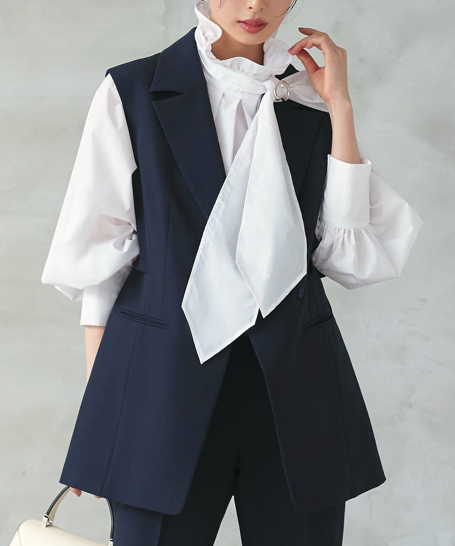 ルイルエブティック RUIRUE BOUTIQUE ストレッチ ｜ テーラード バックフリル ジレ ＆ スリムパンツ スーツ ｜ 入学式 卒業式 セレモニー フォーマル オフィスカジュアル 美脚 セットアップ ママスーツ （ダークネイビー） ダークネイビー