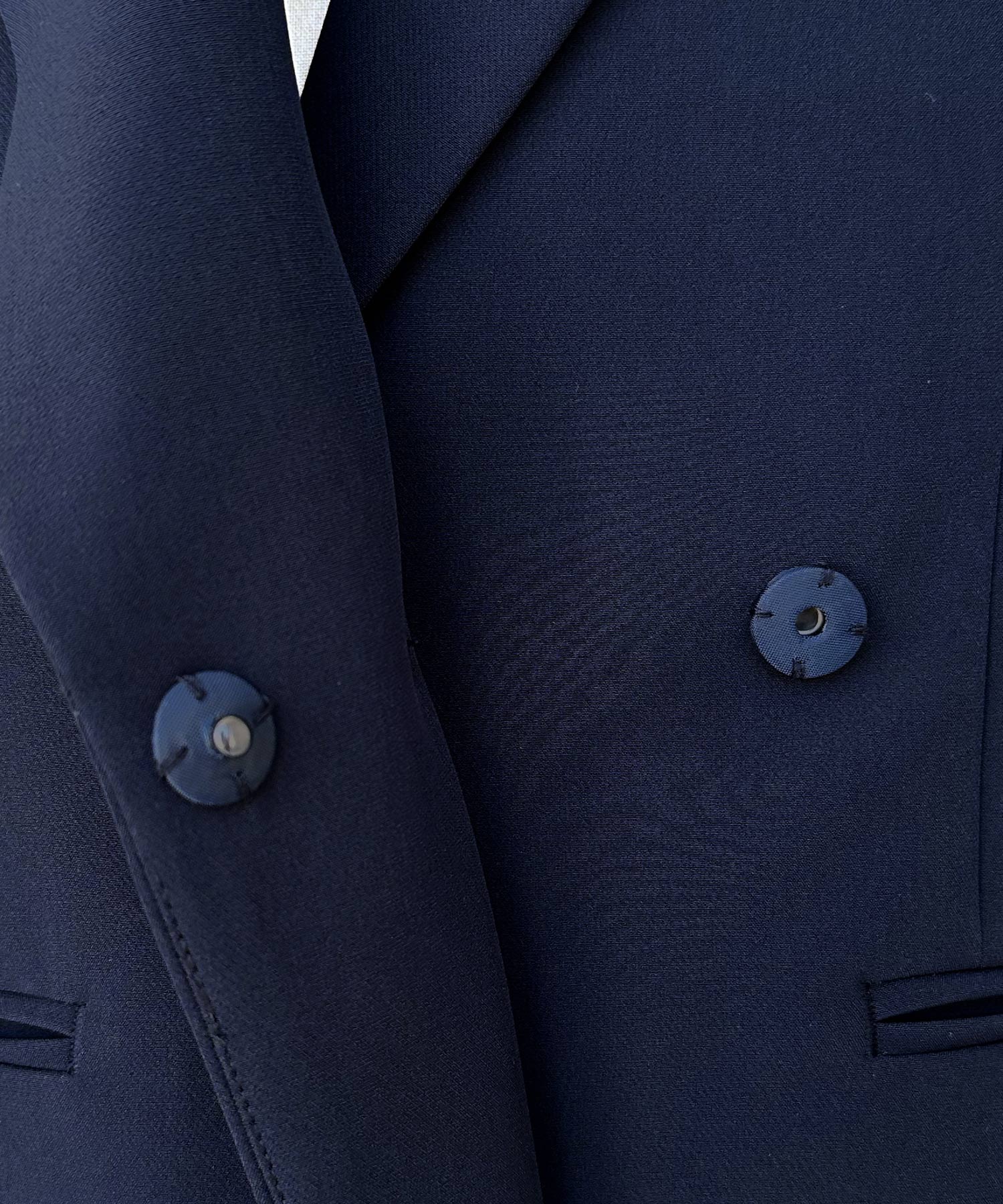 ルイルエブティック RUIRUE BOUTIQUE ストレッチ ｜ テーラード バックフリル ジレ ＆ スリムパンツ スーツ ｜ 入学式 卒業式 セレモニー フォーマル オフィスカジュアル 美脚 セットアップ ママスーツ （ダークネイビー） ダークネイビー