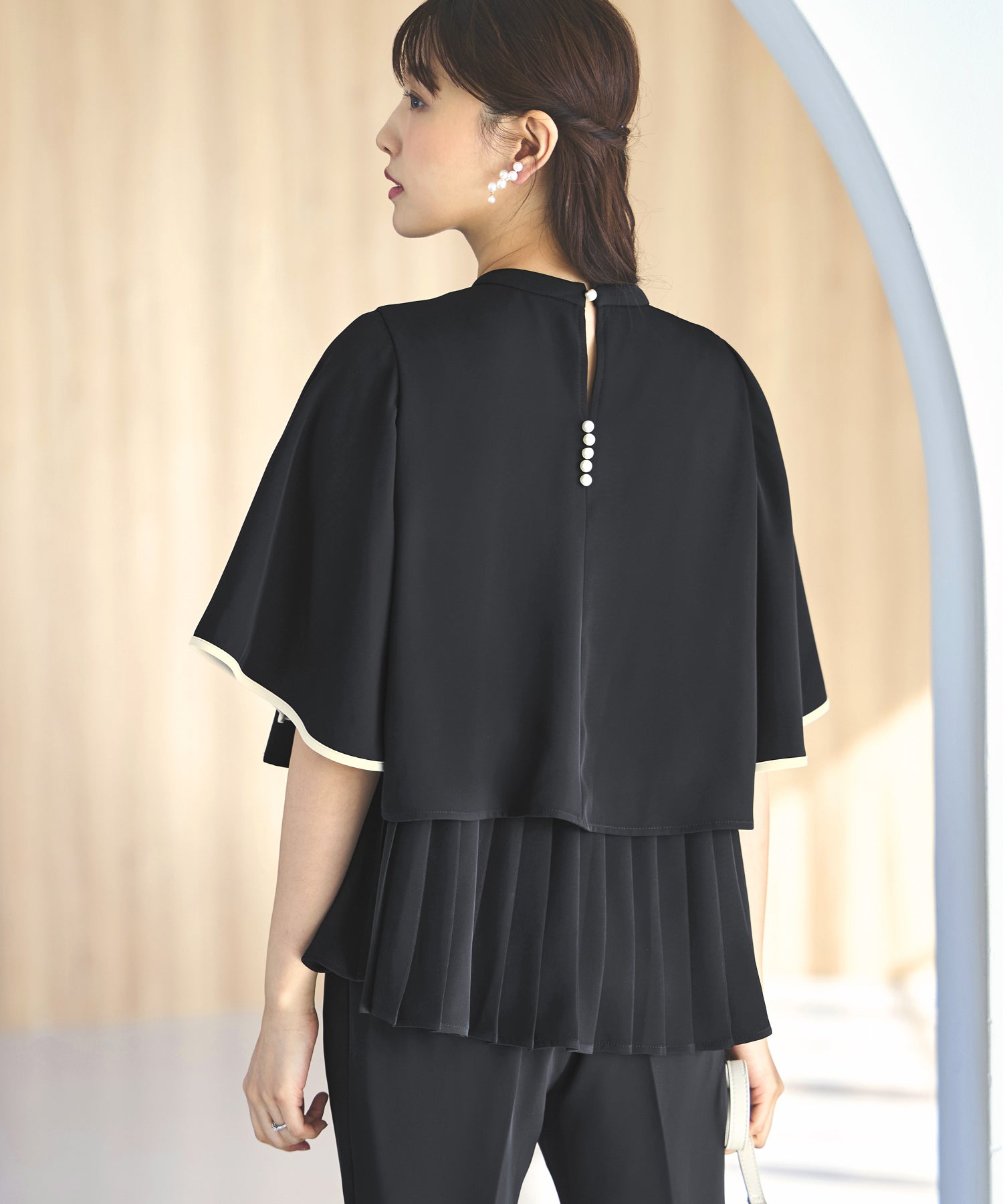 ルイルエブティック RUIRUE BOUTIQUE バックプリーツフレアスリーブトップス＆テーパードパンツセットアップ （ブラック） ブラック