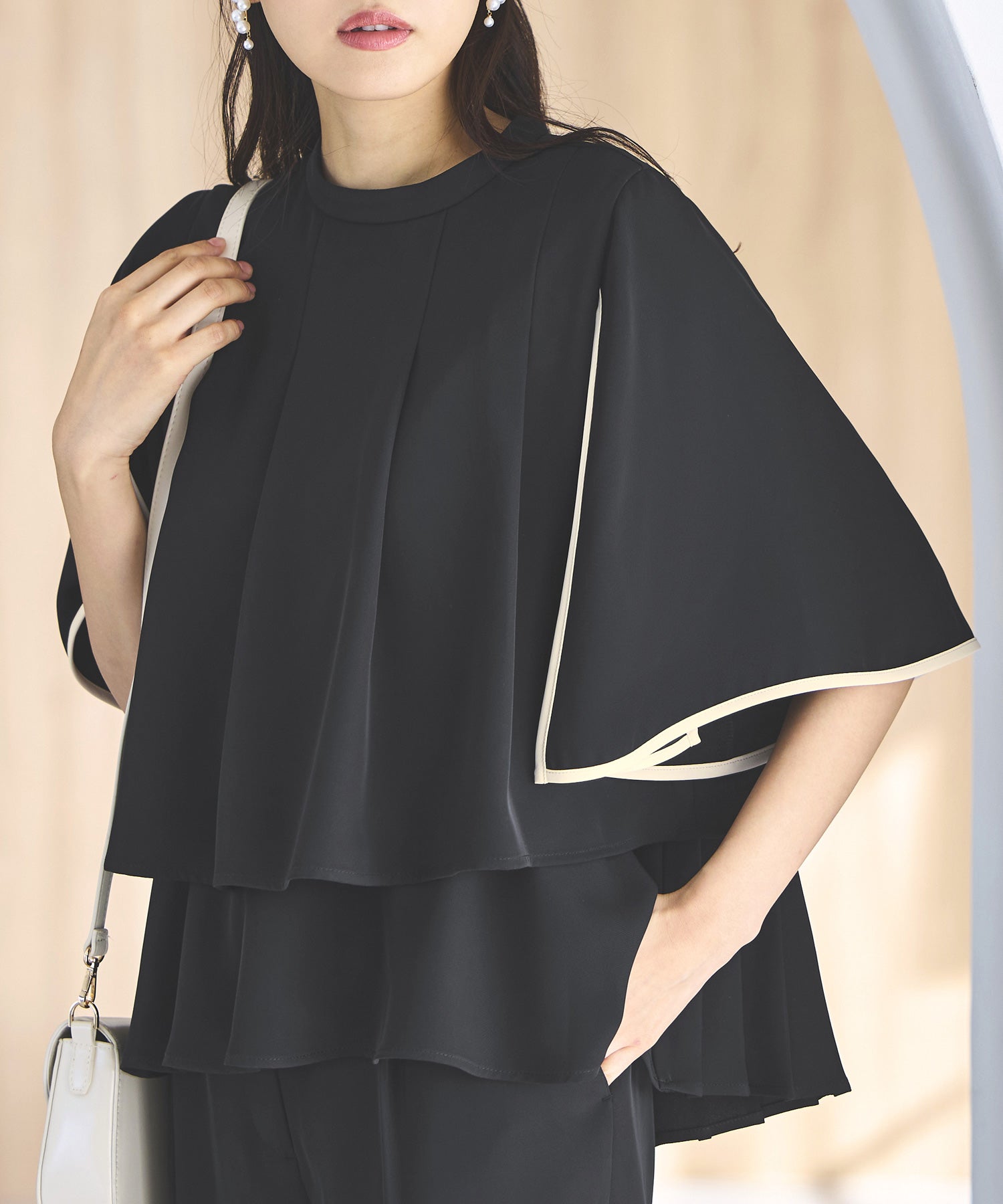 ルイルエブティック RUIRUE BOUTIQUE バックプリーツフレアスリーブトップス＆テーパードパンツセットアップ （ブラック） ブラック