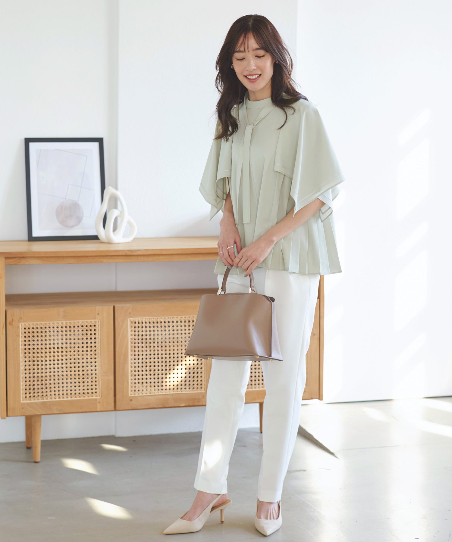 RUIRUE BOUTIQUE 可洗 ｜ 蓬鬆擺襬袖子與百褶上衣 ｜ 女士辦公休閒 通勤 蓋身顯瘦 短袖 純色 時尚 優雅 隱藏手臂 上衣 襯衫