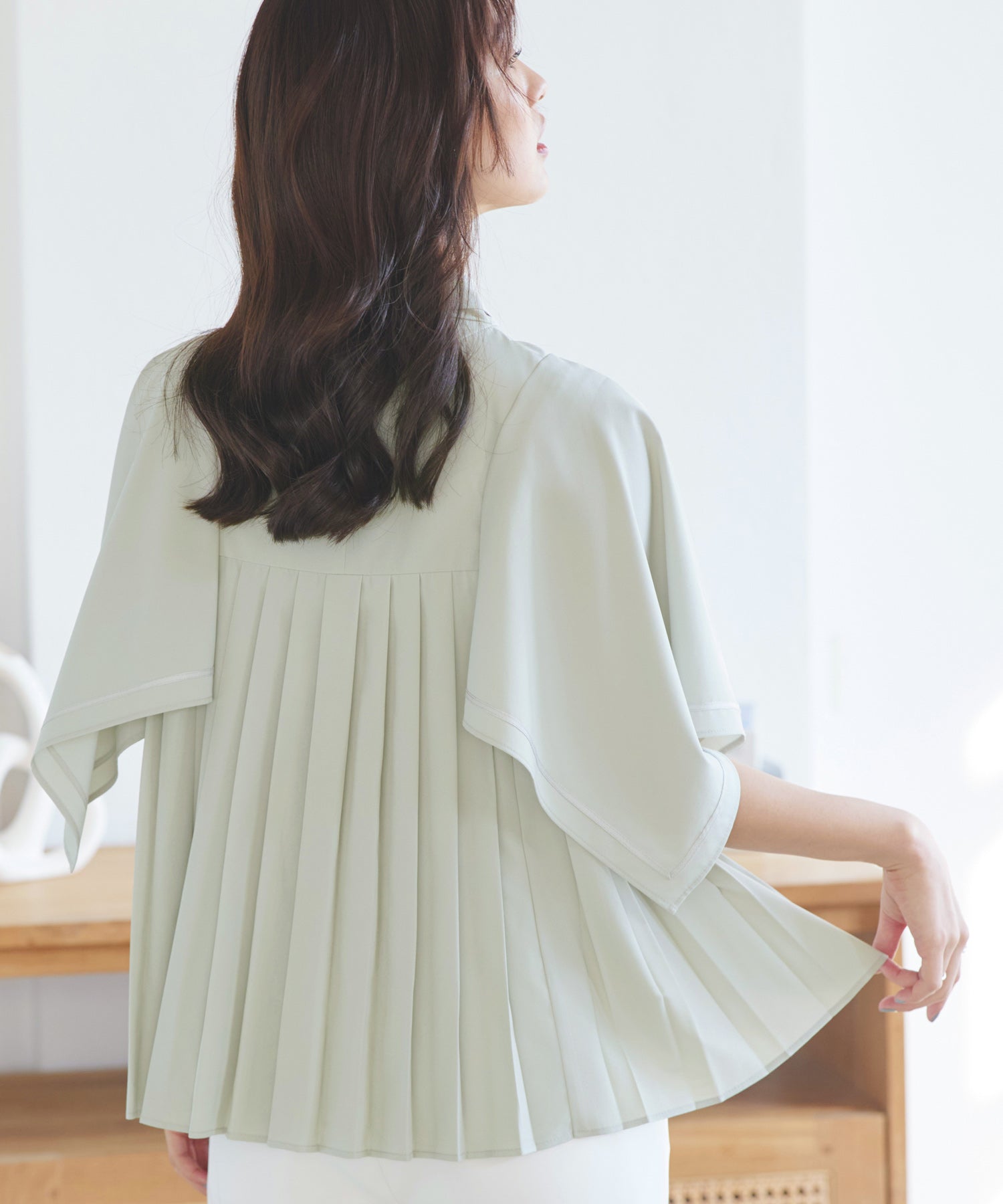 RUIRUE BOUTIQUE 可洗 ｜ 蓬鬆擺襬袖子與百褶上衣 ｜ 女士辦公休閒 通勤 蓋身顯瘦 短袖 純色 時尚 優雅 隱藏手臂 上衣 襯衫