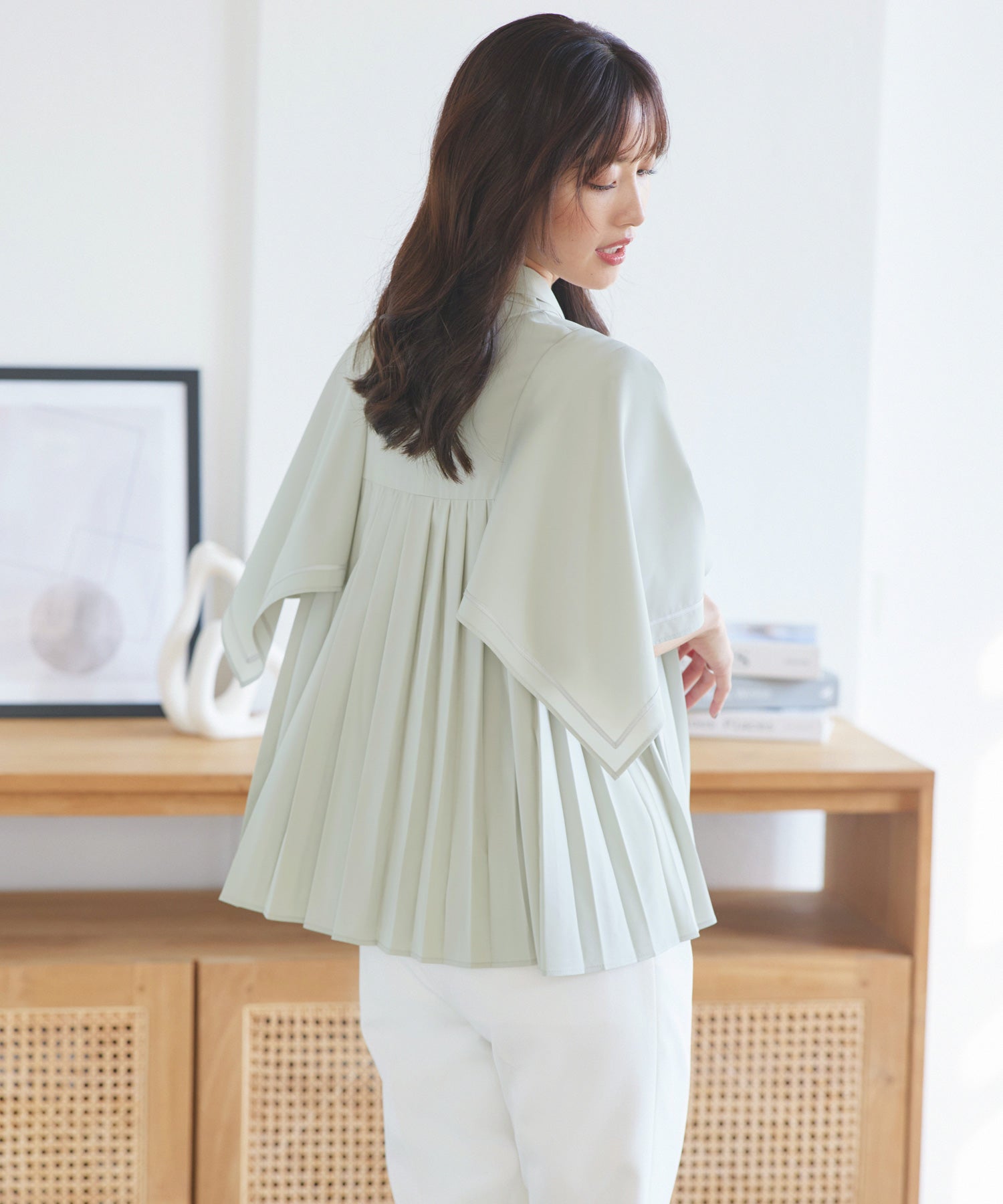 RUIRUE BOUTIQUE 可洗 ｜ 蓬鬆擺襬袖子與百褶上衣 ｜ 女士辦公休閒 通勤 蓋身顯瘦 短袖 純色 時尚 優雅 隱藏手臂 上衣 襯衫