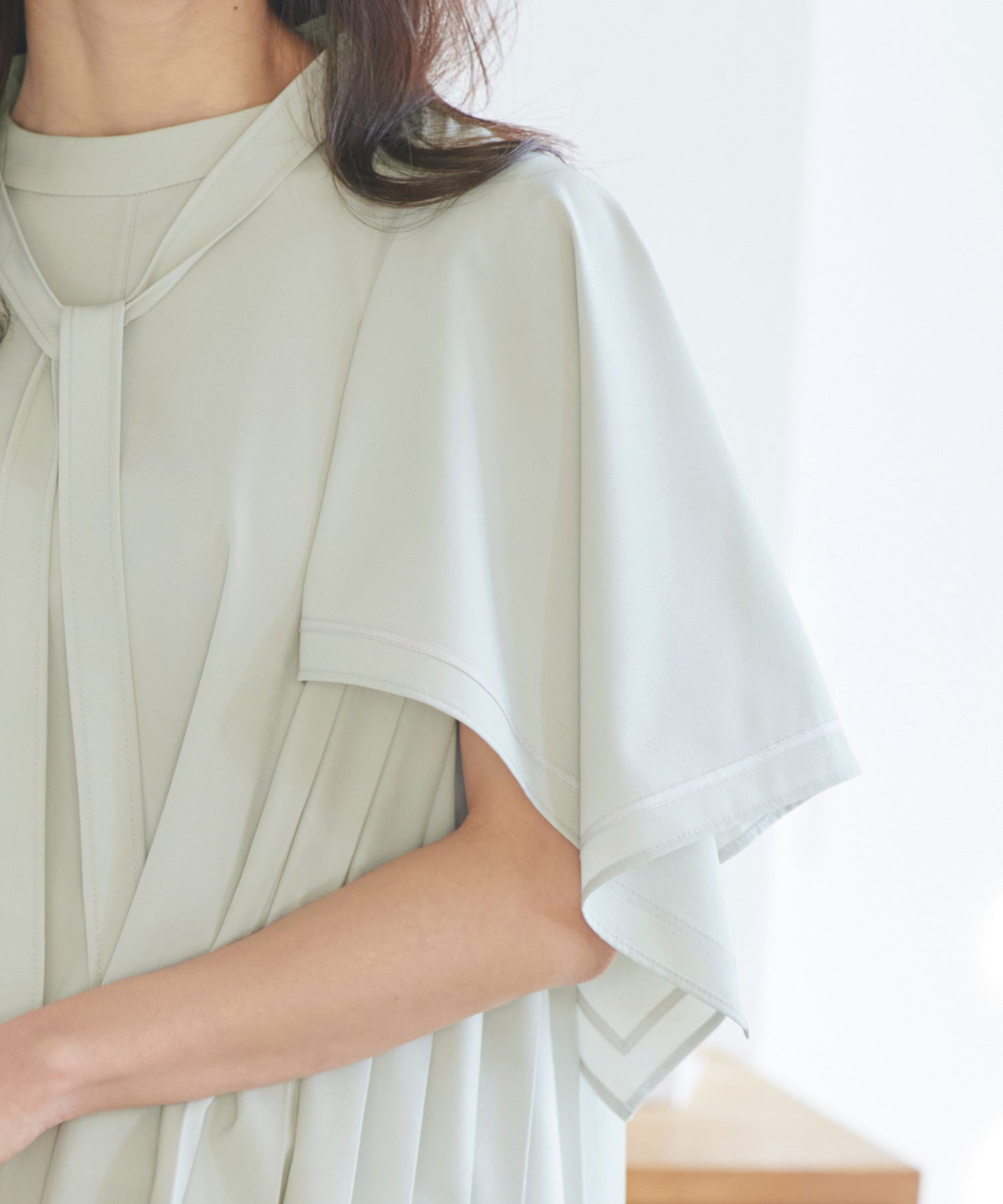 RUIRUE BOUTIQUE 可洗 ｜ 蓬鬆擺襬袖子與百褶上衣 ｜ 女士辦公休閒 通勤 蓋身顯瘦 短袖 純色 時尚 優雅 隱藏手臂 上衣 襯衫