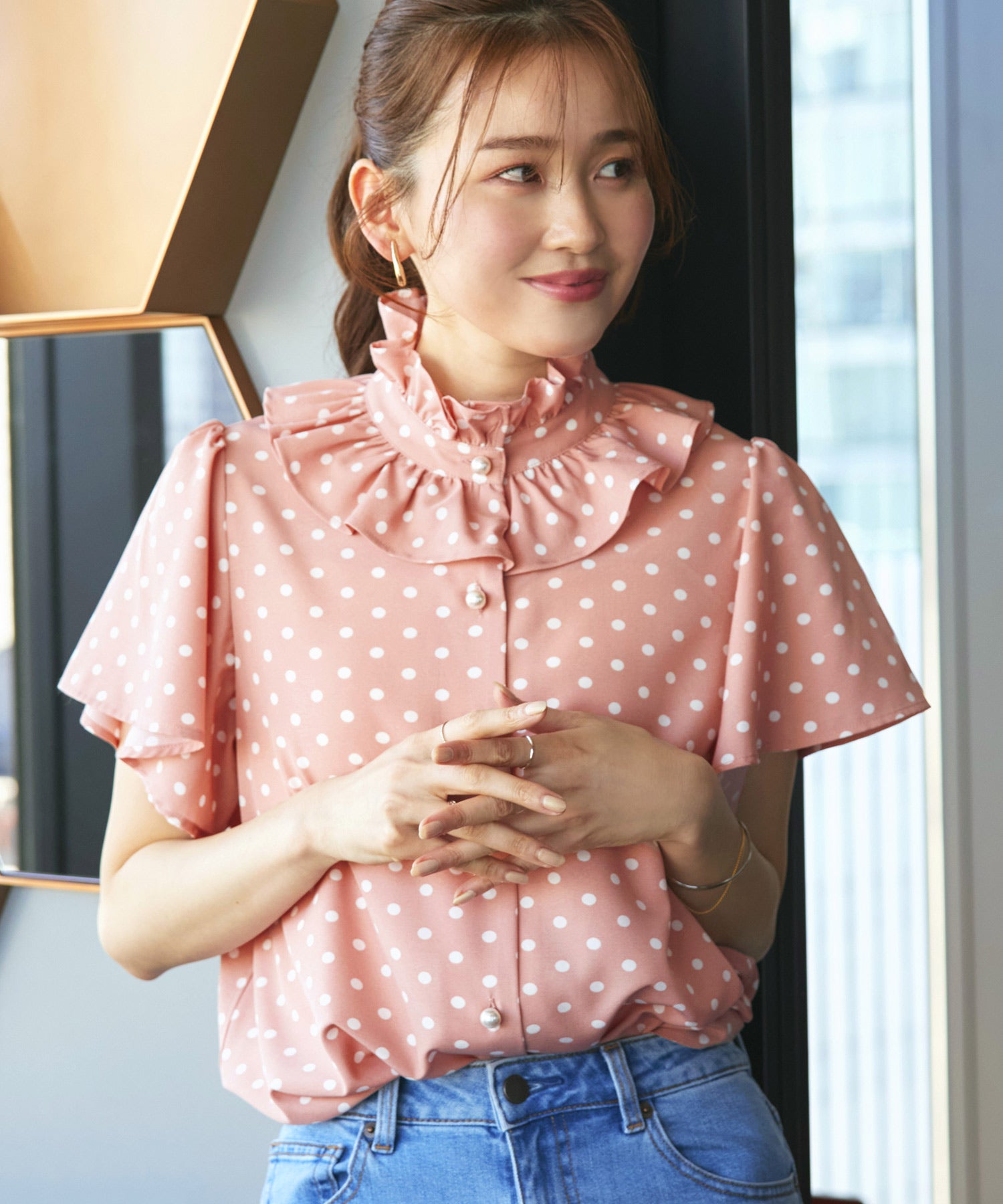 ルイルエブティック RUIRUE BOUTIQUE 洗える ｜ 選べる素材 ( シアー 無地 / ドット ) フリル スタンドカラー ブラウス ｜ レディース オフィスカジュアル 通勤 半袖 おしゃれ きれいめ トップス シャツ（ピンク×白ドット） ピンク×白ドット