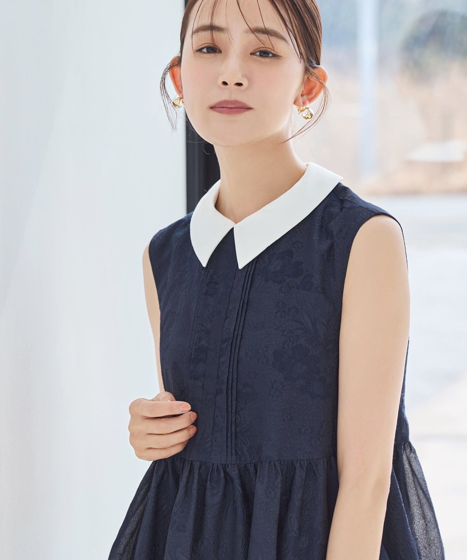 ルイルエブティック RUIRUE BOUTIQUE 襟付きシアージャカードギャザーフレアワンピース （ネイビー） ネイビー