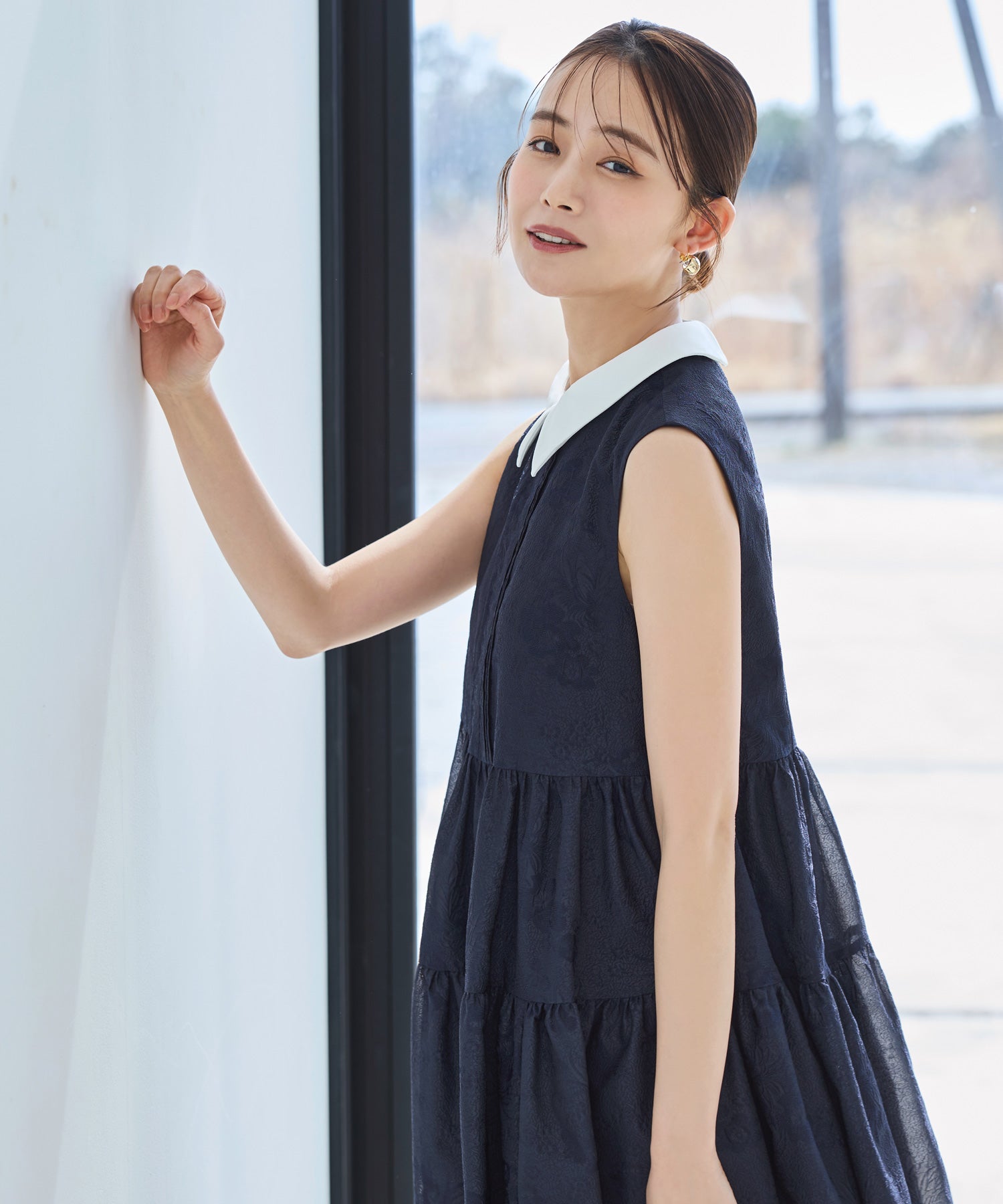 ルイルエブティック RUIRUE BOUTIQUE 襟付きシアージャカードギャザーフレアワンピース （ネイビー） ネイビー