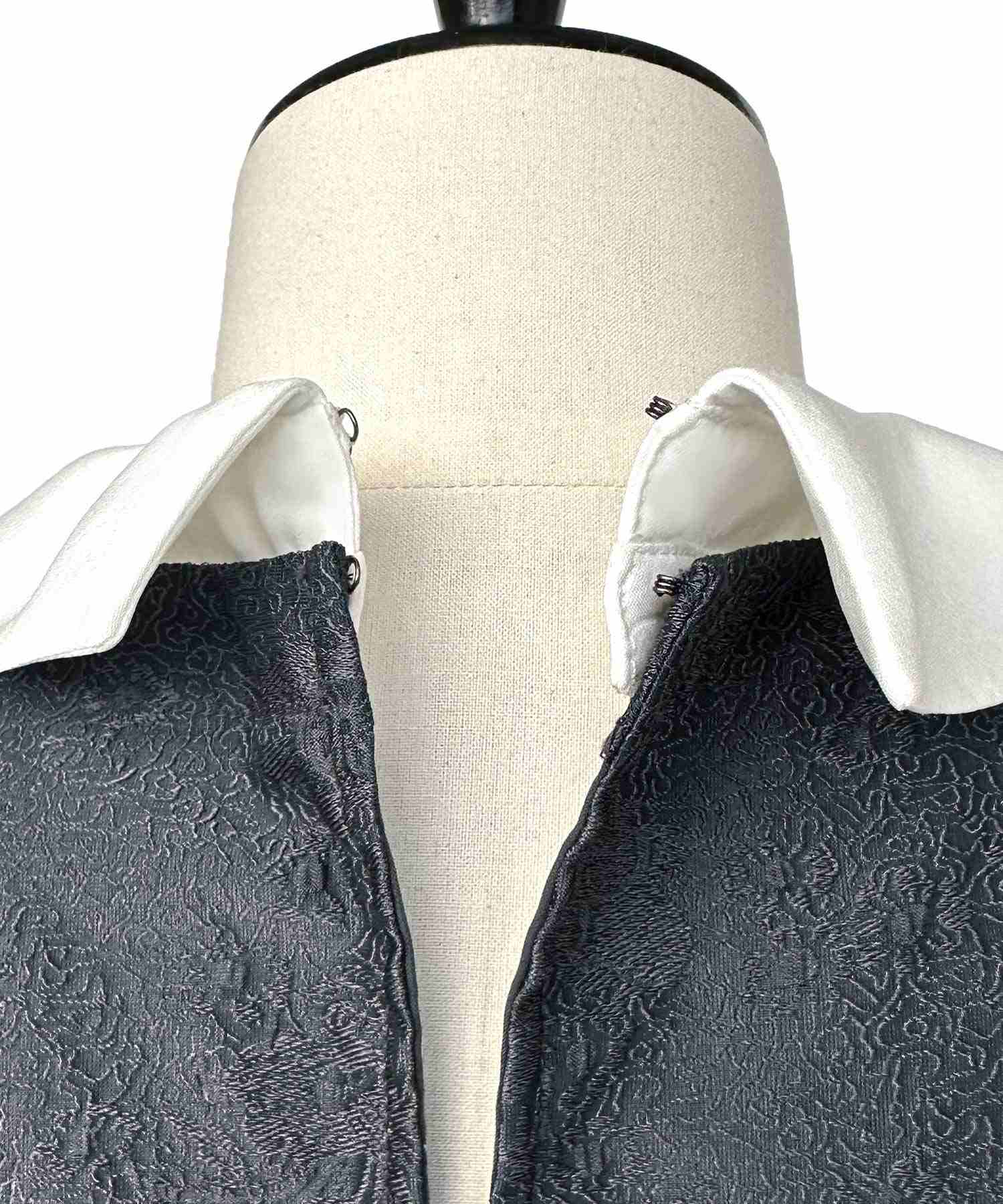 ルイルエブティック RUIRUE BOUTIQUE 襟付きシアージャカードギャザーフレアワンピース （ネイビー） ネイビー