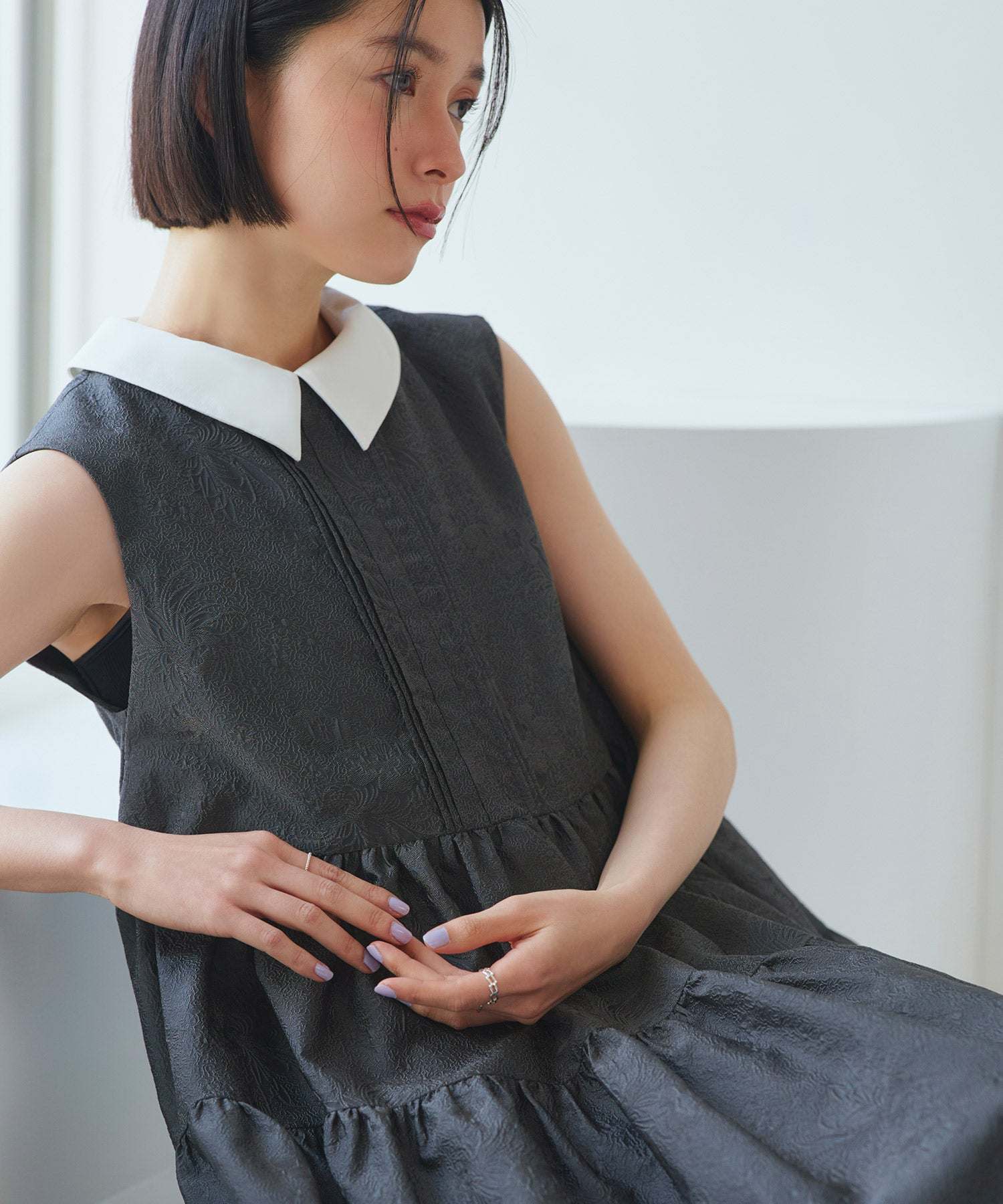 ルイルエブティック RUIRUE BOUTIQUE 襟付きシアージャカードギャザーフレアワンピース （チャコール） チャコール