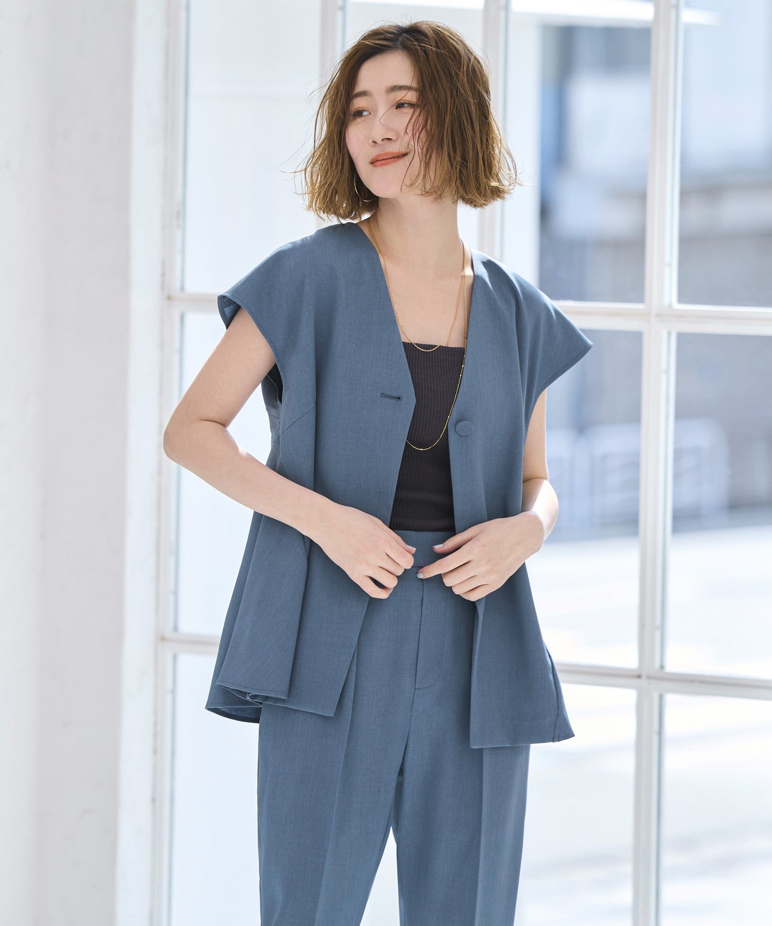 ルイルエブティック RUIRUE BOUTIQUE バックペプラムジレ＆テーパードパンツセットアップ （ブルー） ブルー