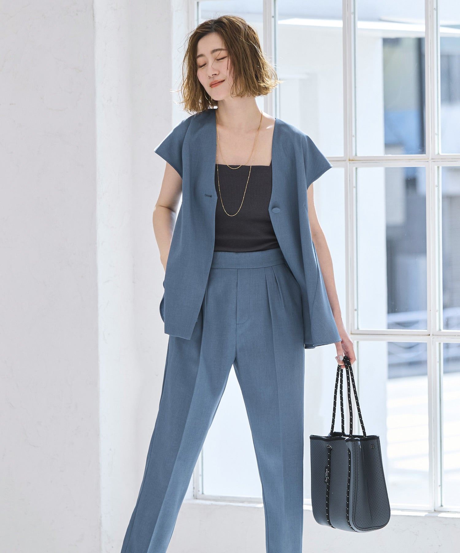 ルイルエブティック RUIRUE BOUTIQUE バックペプラムジレ＆テーパードパンツセットアップ （ブルー） ブルー