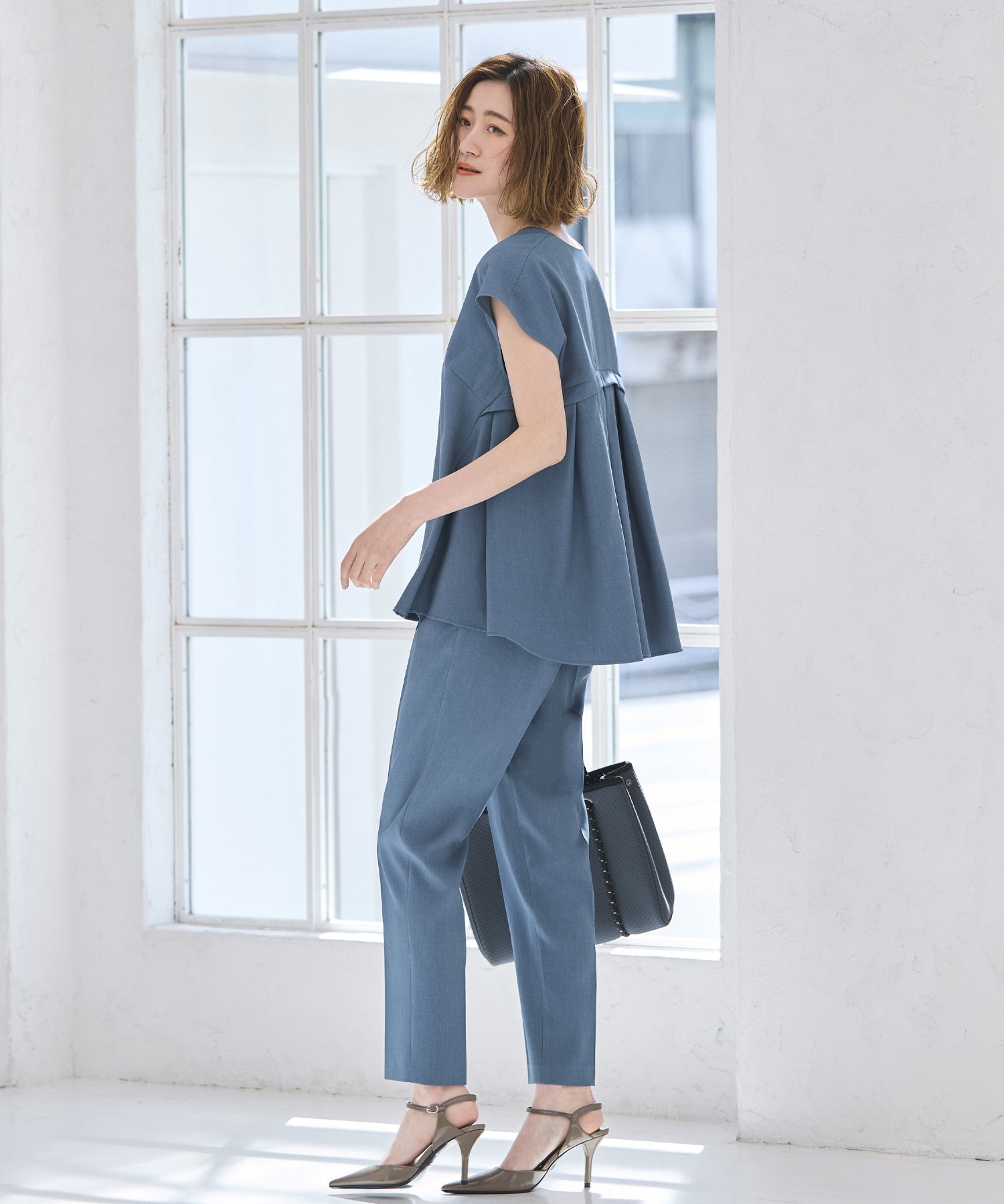 ルイルエブティック RUIRUE BOUTIQUE バックペプラムジレ＆テーパードパンツセットアップ （ブルー） ブルー