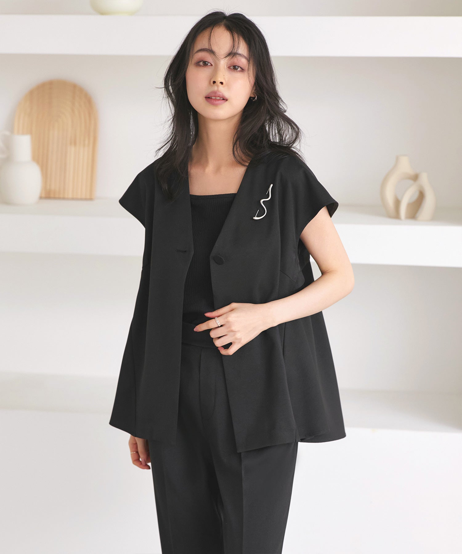 ルイルエブティック RUIRUE BOUTIQUE バックペプラムジレ＆テーパードパンツセットアップ （ブラック） ブラック