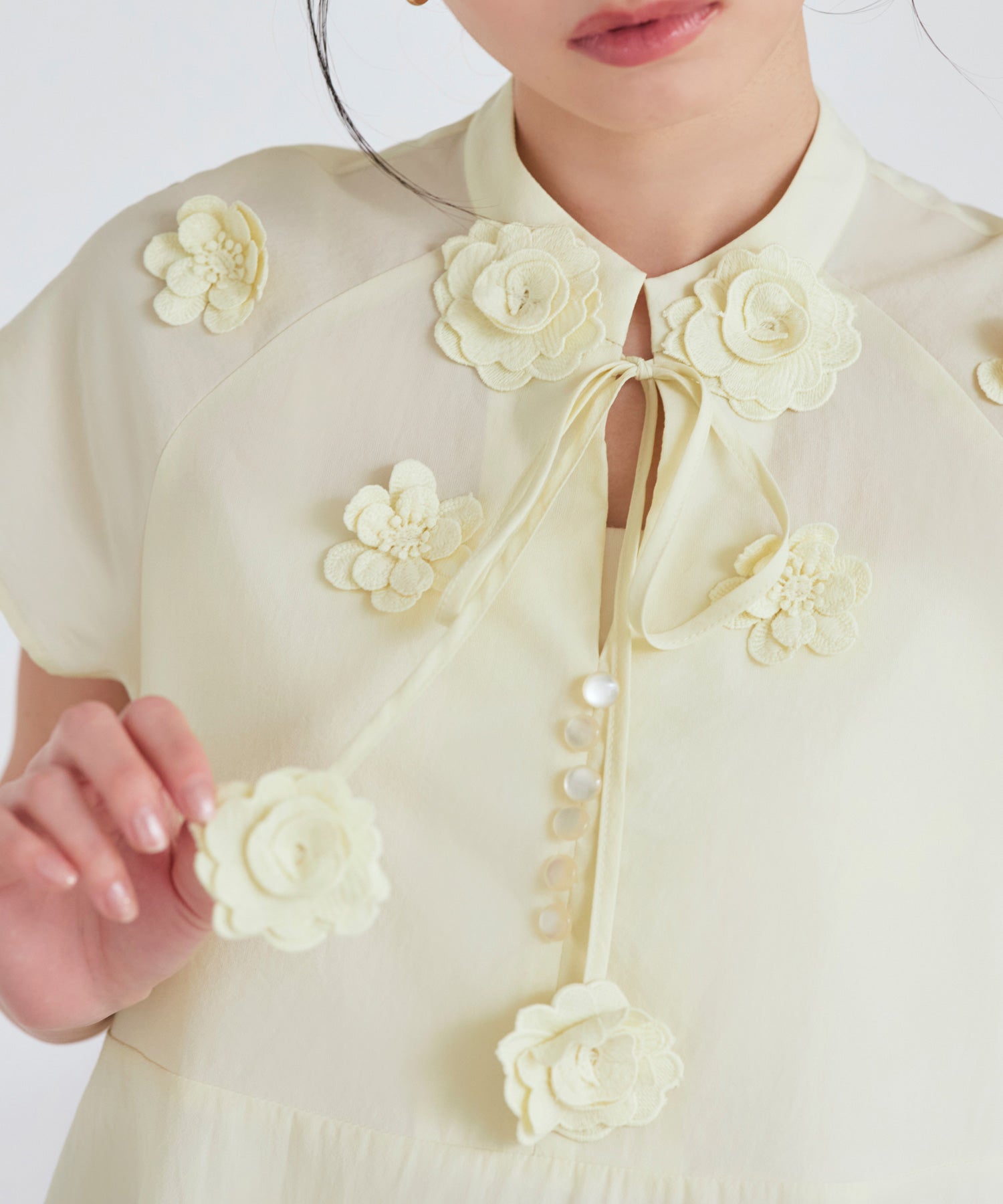 ルイルエブティック RUIRUE BOUTIQUE 【洗える】フラワーモチーフ シアーペプラムブラウス （ペールイエロー） ペールイエロー